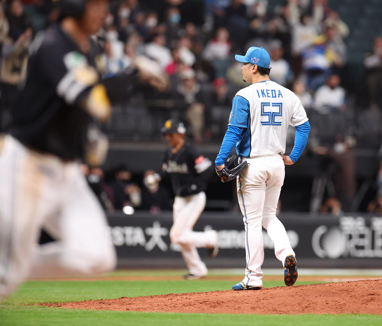 日本ハム対ソフトバンク　10回表ソフトバンク1死一、二塁、柳田に勝ち越しとなる右越え3点本塁打を浴びる池田（撮影・佐藤翔太）