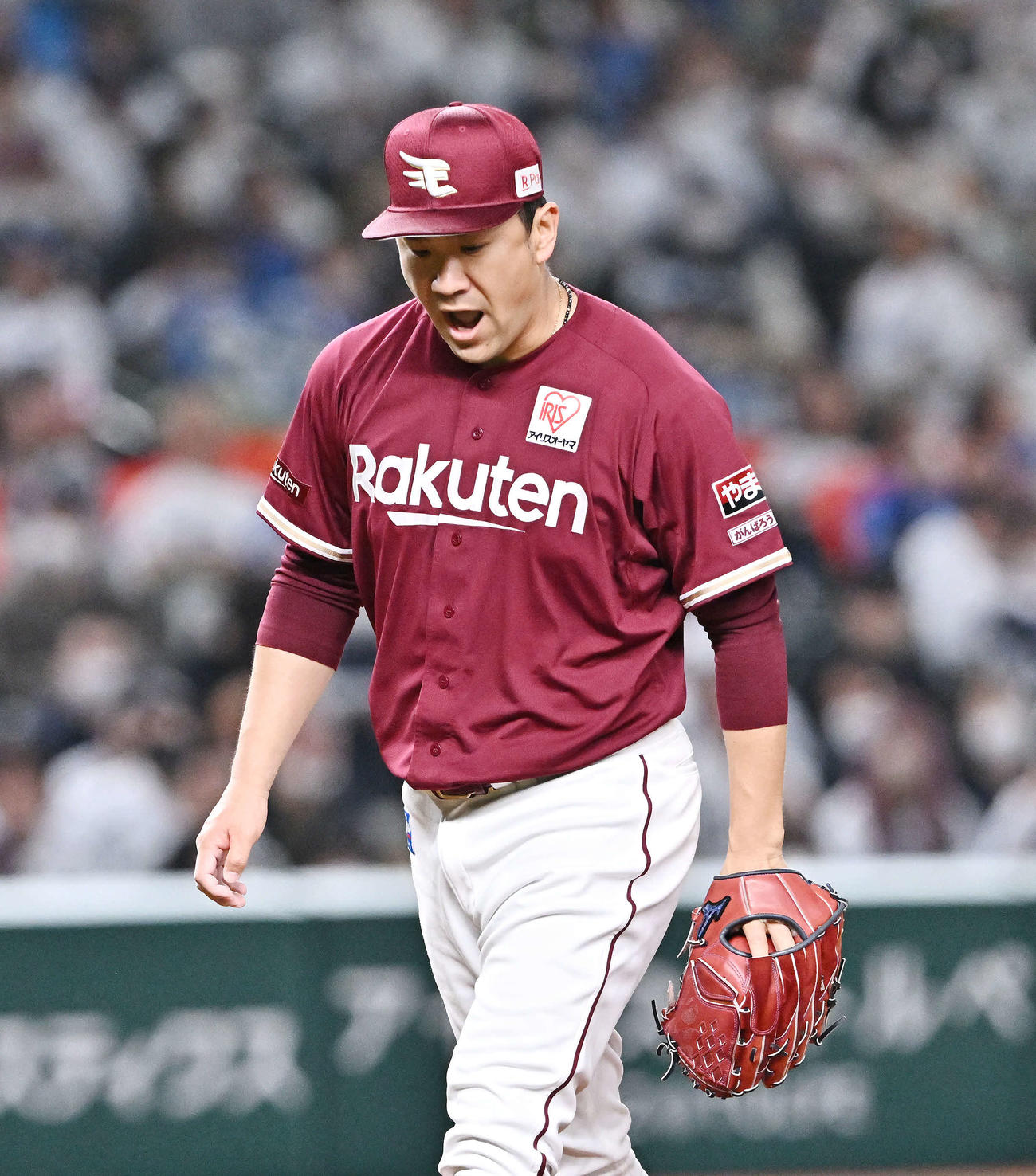 西武対楽天　7回裏西武2死三塁、愛斗を空振り三振に仕留めさけぶ田中将（撮影・滝沢徹郎）