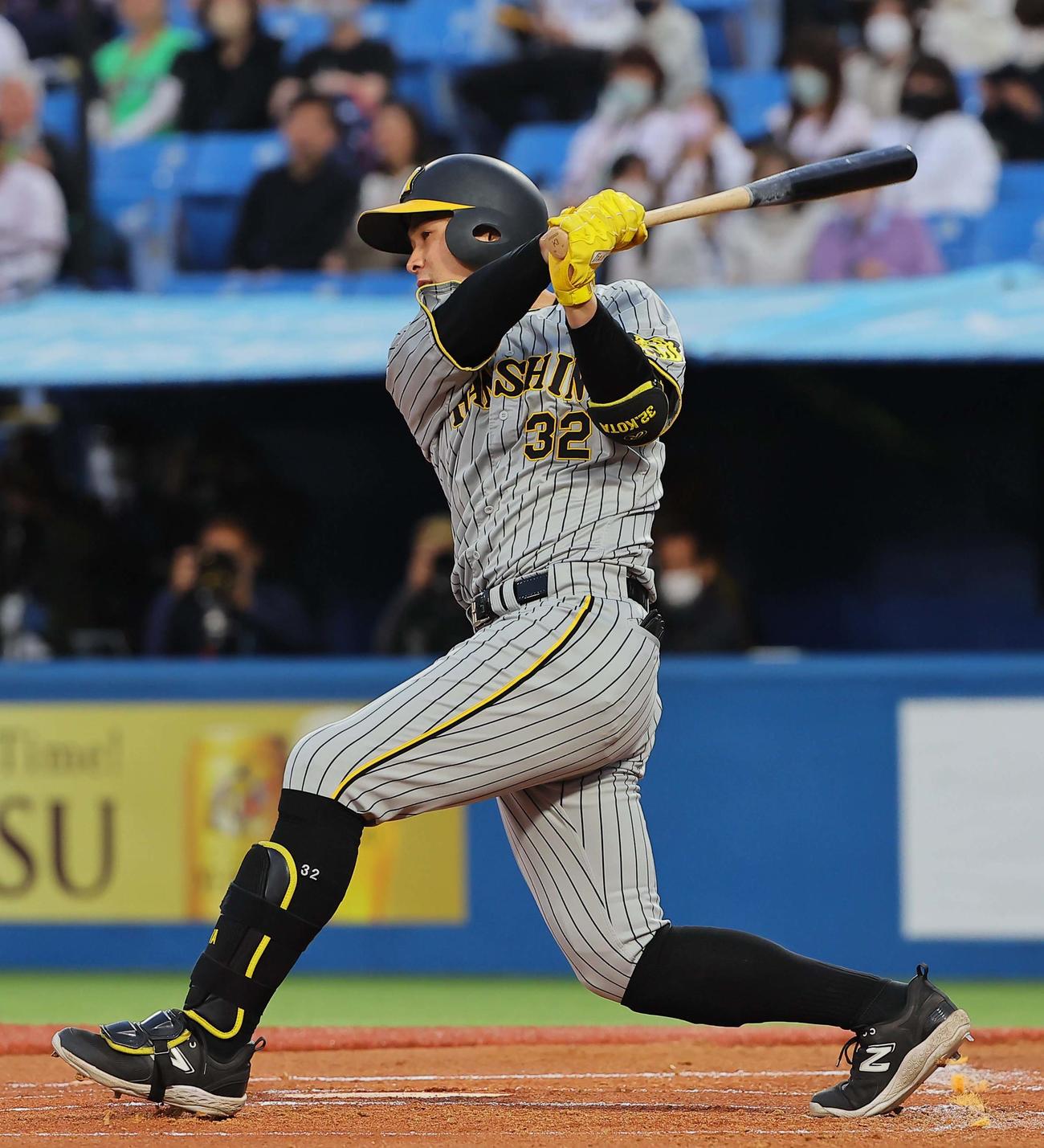 ヤクルト対阪神　1回表阪神2死満塁、井上は左前先制2点適時打を放つ（撮影・上田博志）
