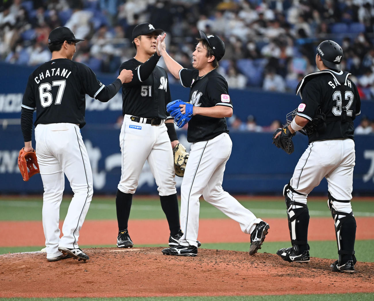 オリックス対楽天　オリックスに勝利し喜ぶロッテナイン（撮影・石井愛子）（撮影・石井愛子）
