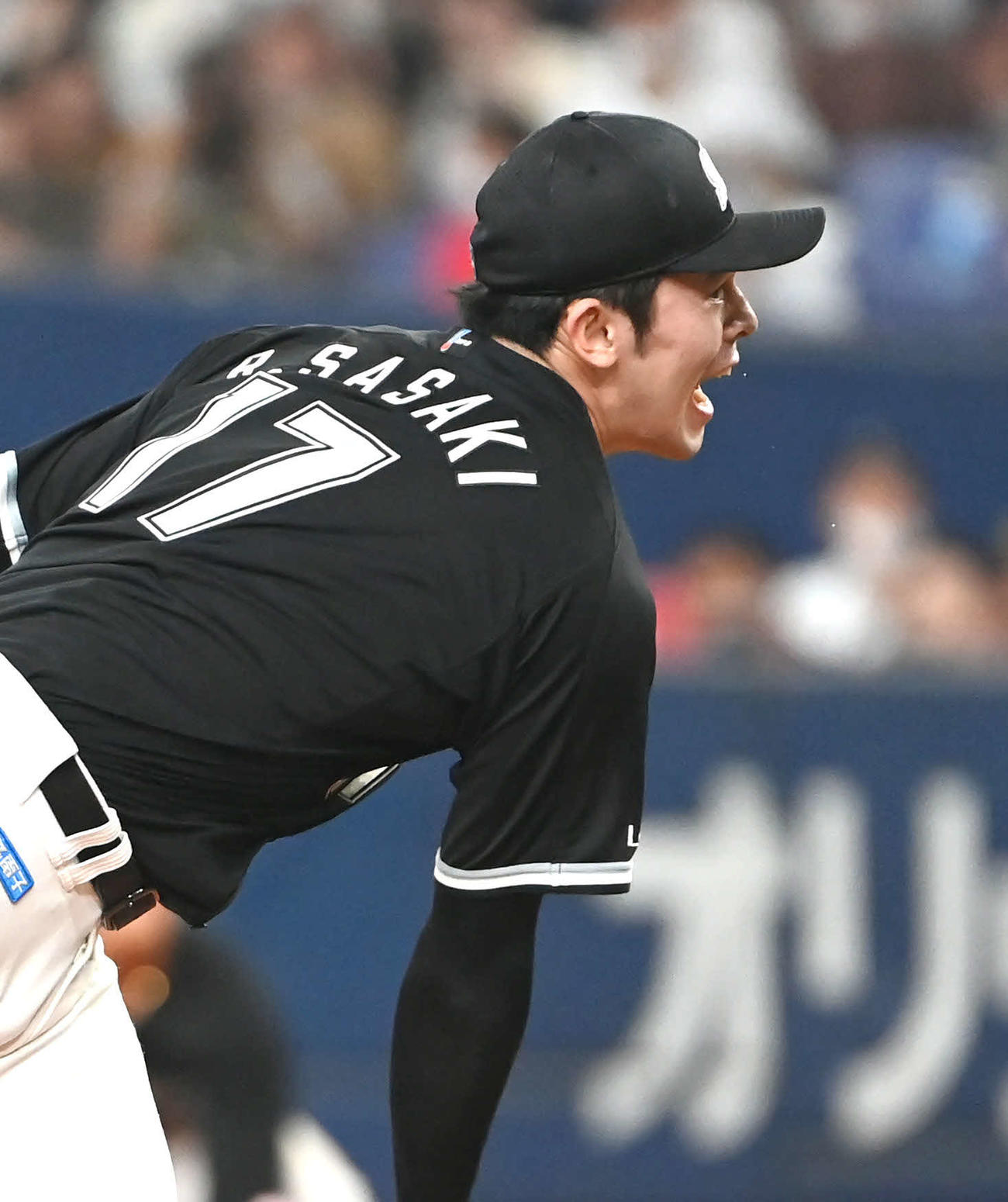 オリックス対楽天　7回裏オリックス2死二塁、森に対し165キロの直球を投げ込む佐々木朗（撮影・石井愛子）