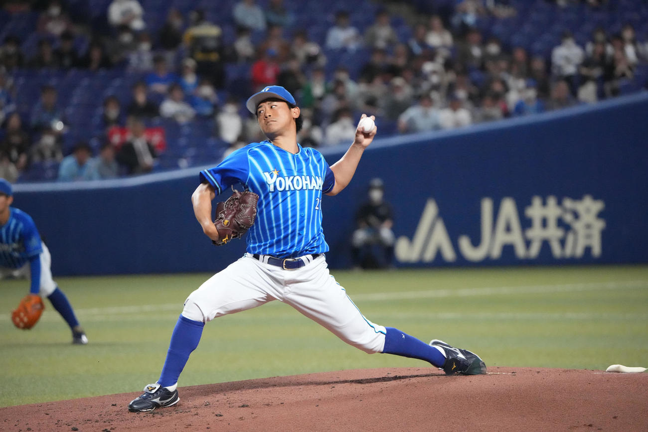 中日対DeNA 1回裏、登板するDeNA先発の今永（撮影・森本幸一）