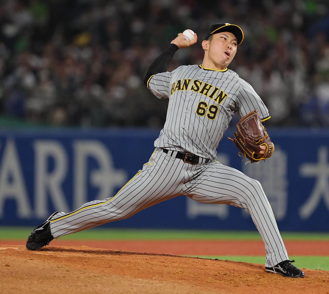 ヤクルト対阪神　阪神2番手の石井（撮影・上田博志）