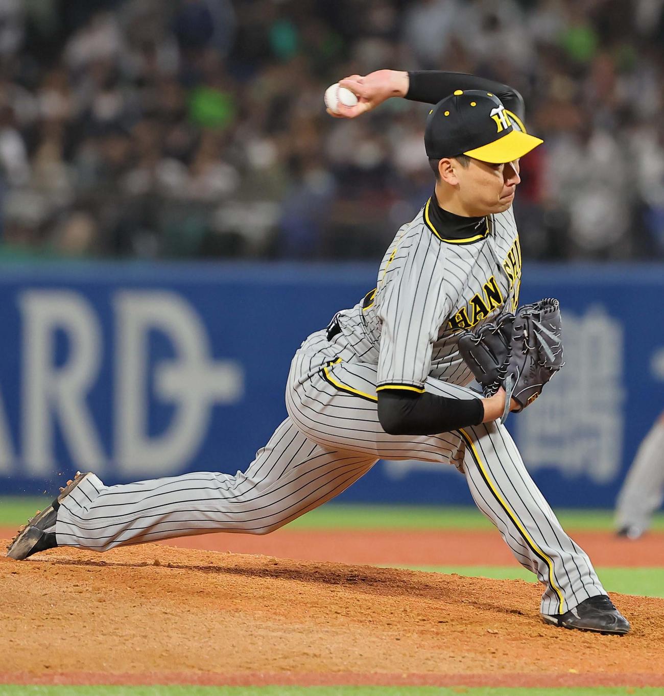 ヤクルト対阪神　阪神3番手の岩崎（撮影・上田博志）