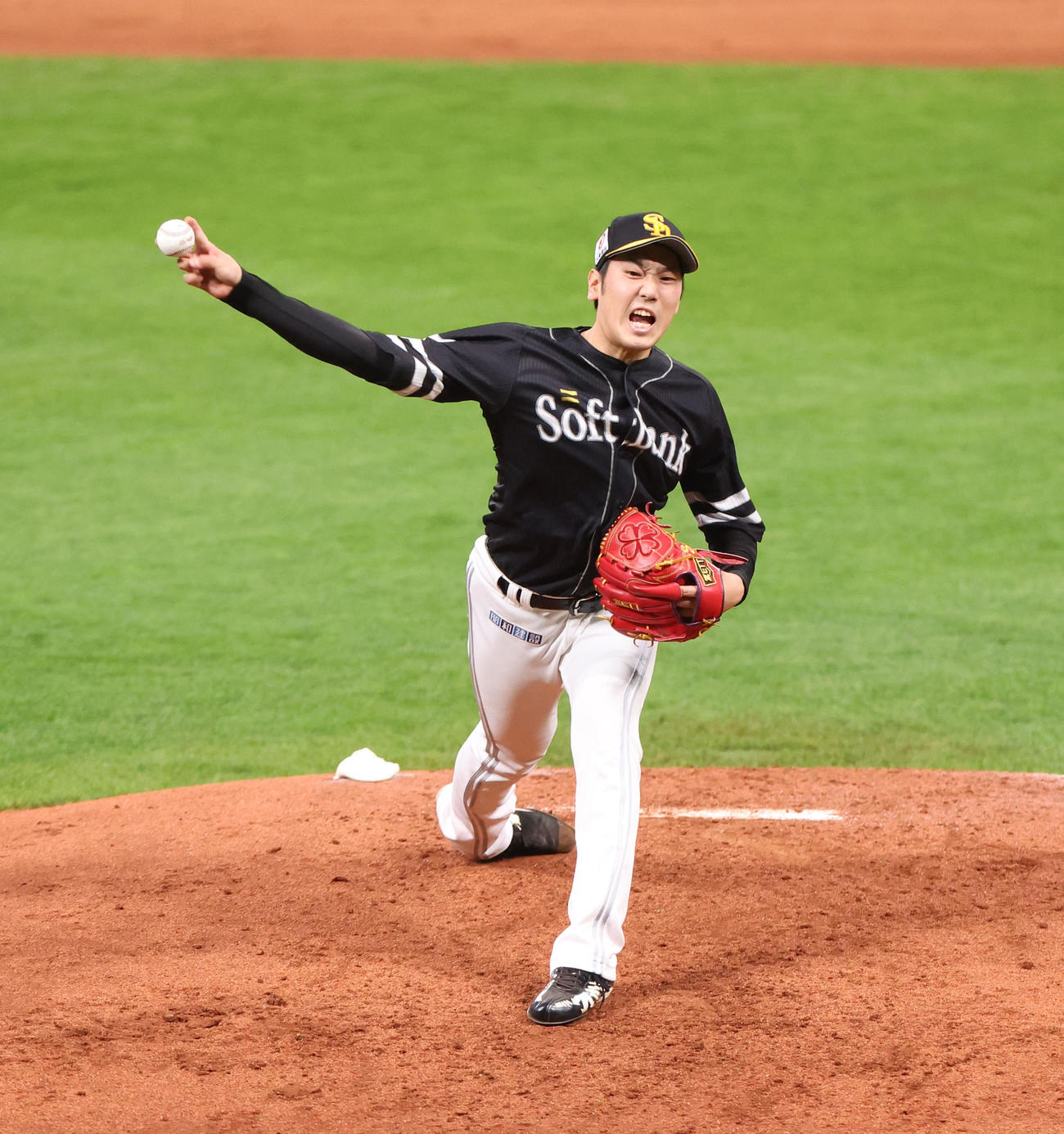 日本ハム対ソフトバンク　力投するソフトバンク先発の石川（撮影・佐藤翔太）