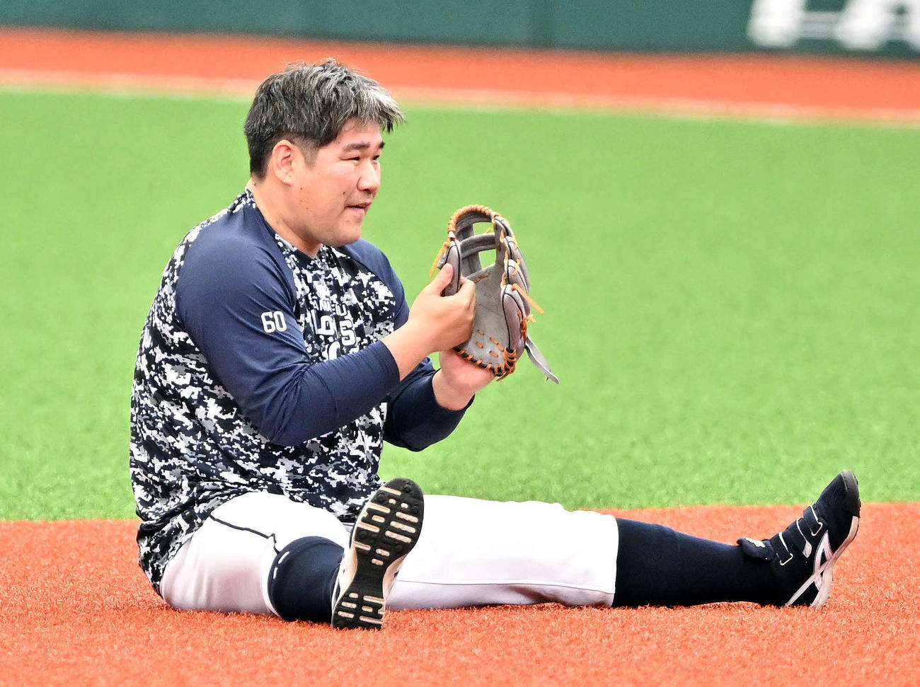 西武対楽天　試合前練習に臨む西武中村（撮影・滝沢徹郎）
