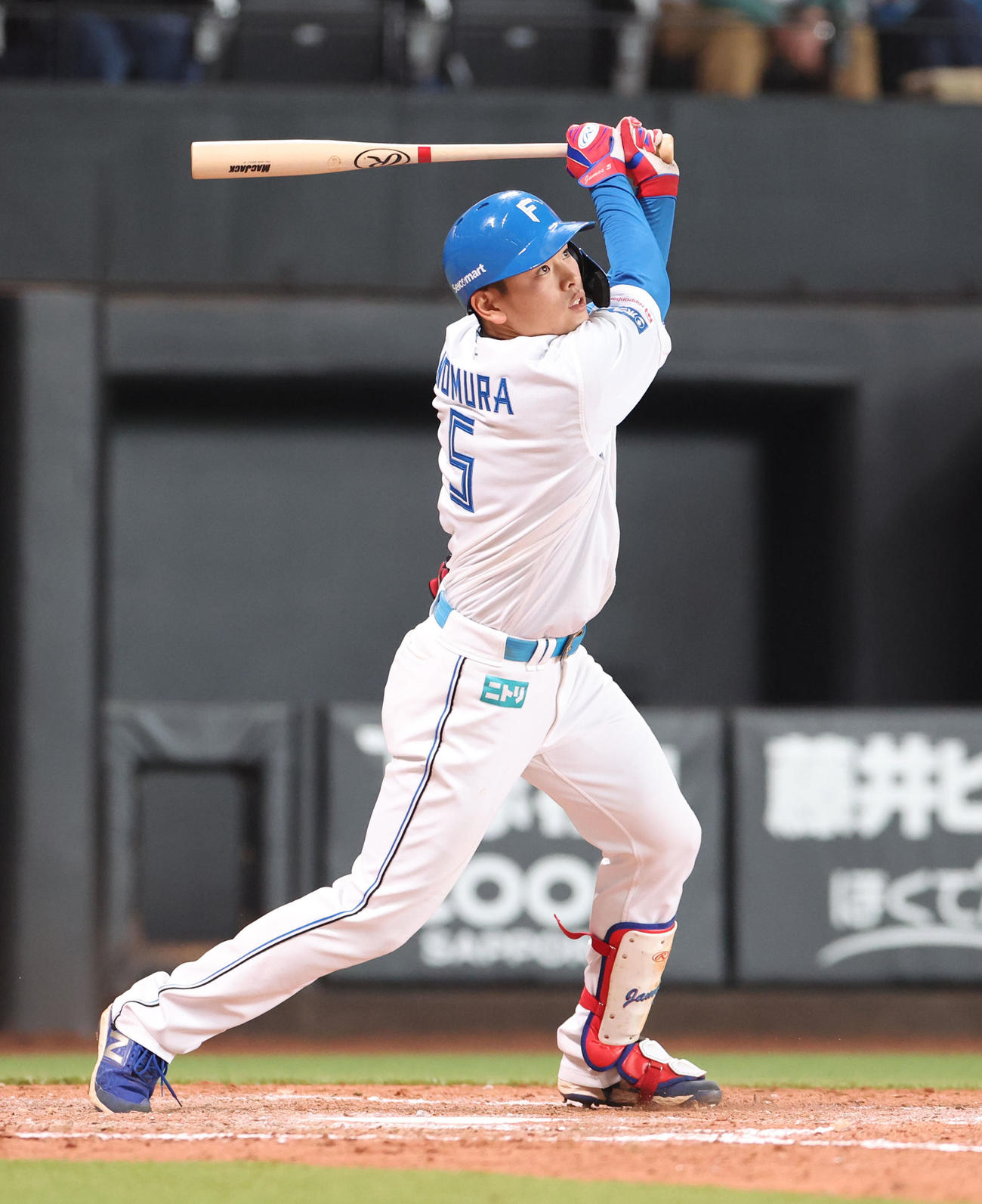 日本ハム対ソフトバンク　4回裏日本ハム2死、野村は右越え本塁打を放つ（撮影・佐藤翔太）