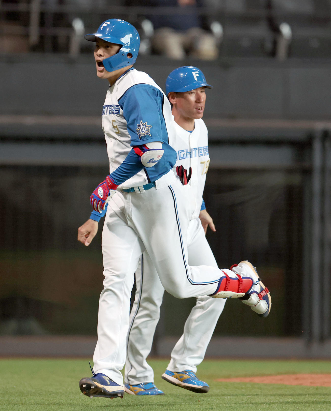 日本ハム対ソフトバンク　4回裏日本ハム2死、野村は右越え本塁打を放つ（撮影・佐藤翔太）