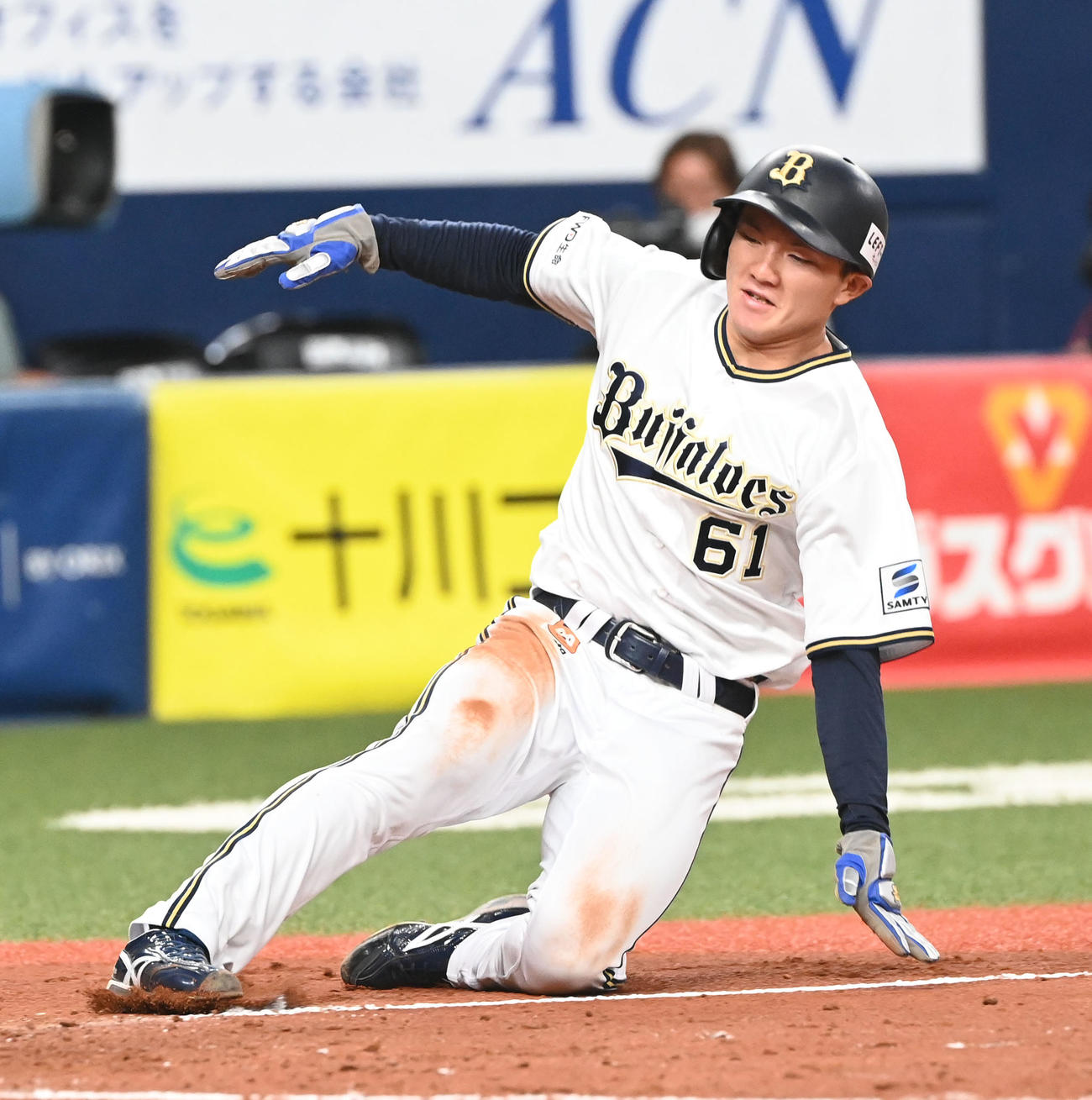 オリックス対ロッテ　3回裏オリックス2死一塁、太田の二塁打で生還する茶野（撮影・和賀正仁）