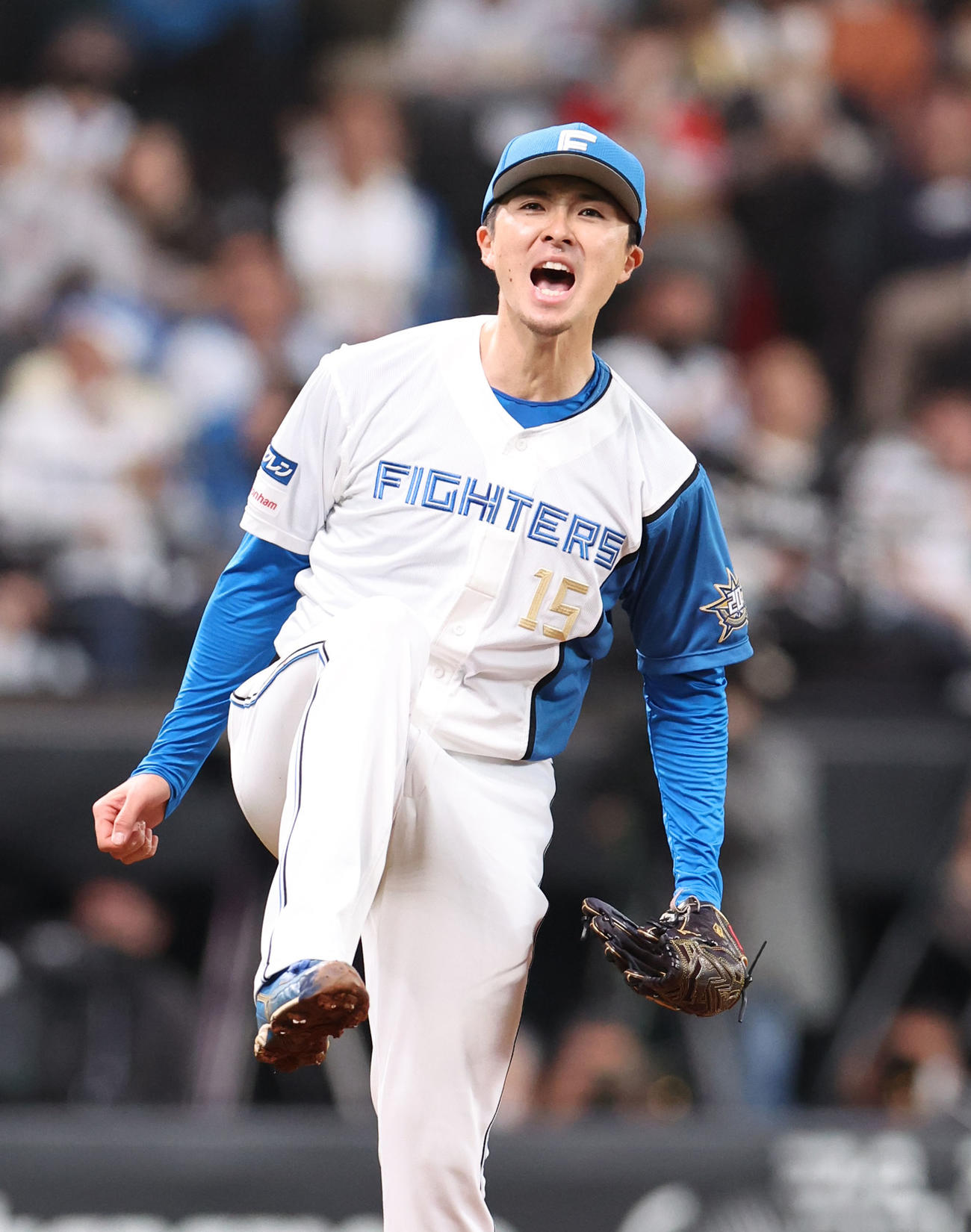 日本ハム対ソフトバンク　7回表ソフトバンク2死一、二塁、三森を三振に仕留め雄たけびをあげる上沢（撮影・佐藤翔太）