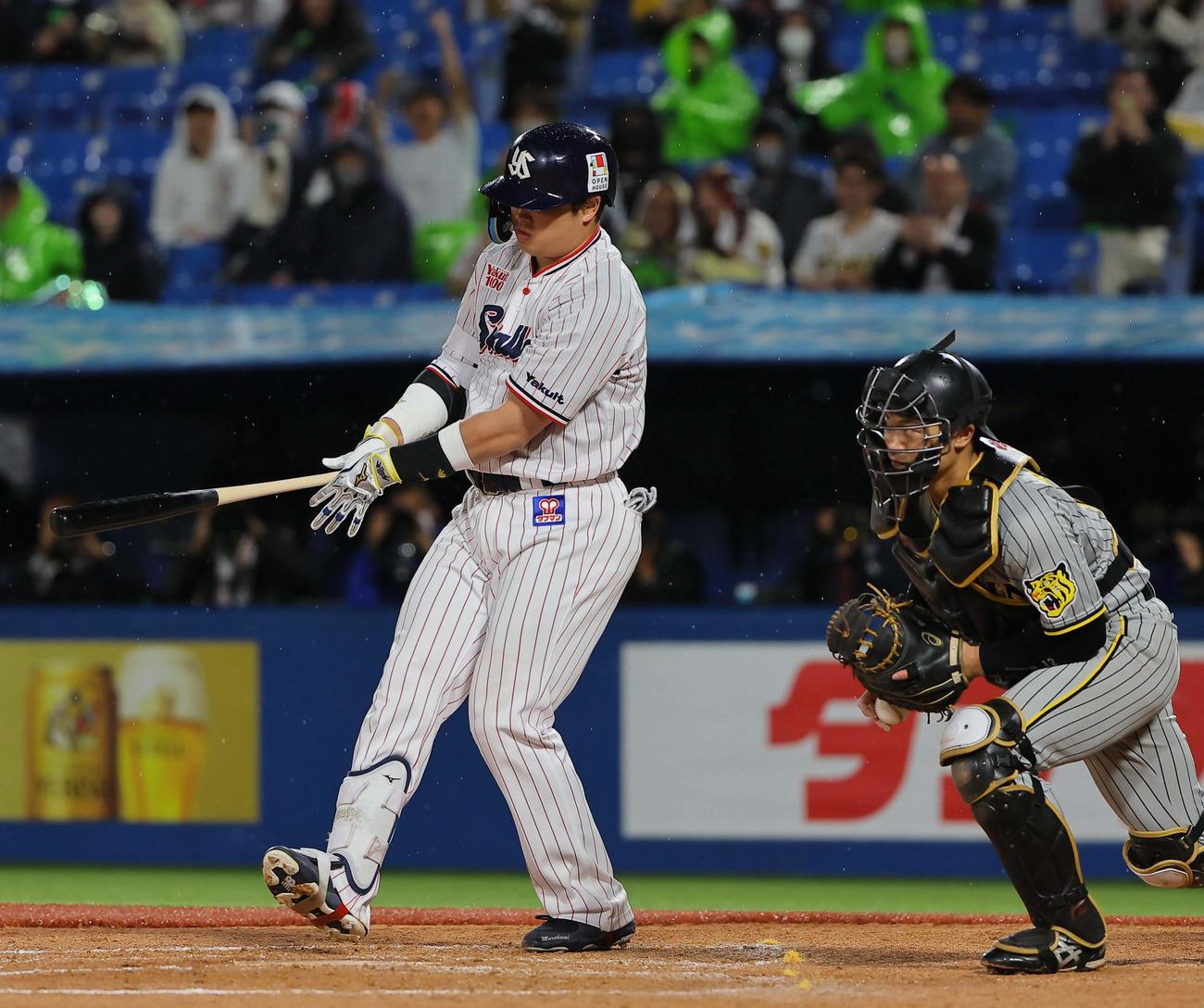 9回裏ヤクルト2死二塁、村上が三振に倒れゲームセット（撮影・上田博志）