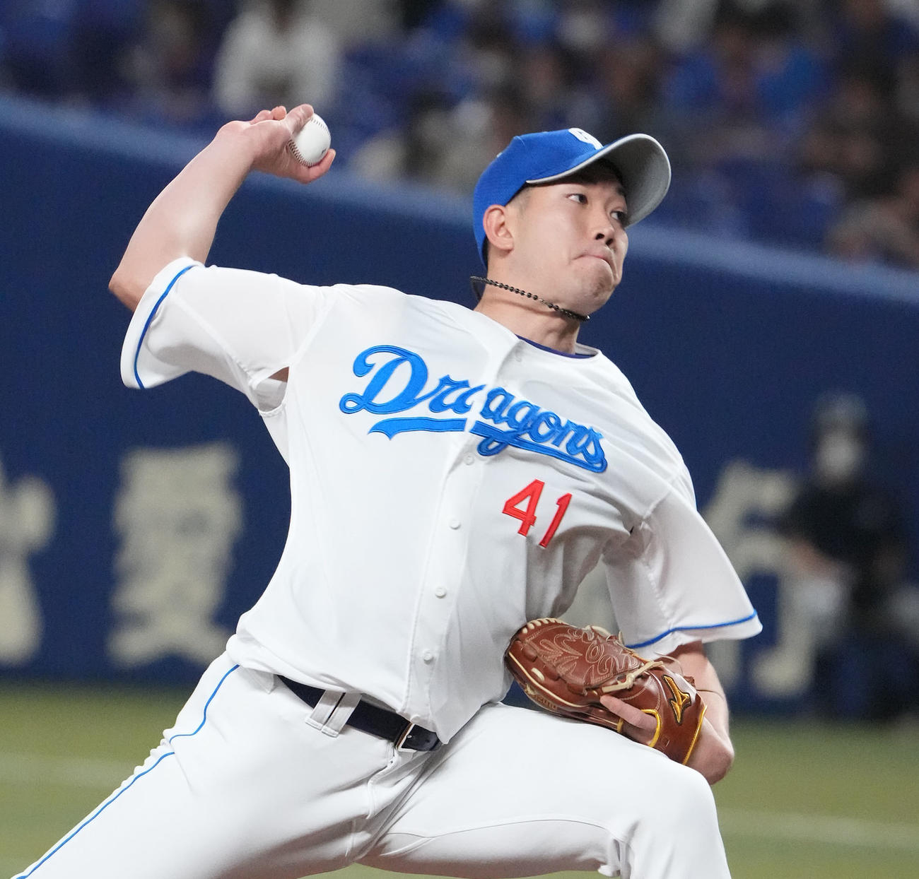 プロ野球中日対DeNA 8回表、中日4番手で登板する勝野（撮影・森本幸一）