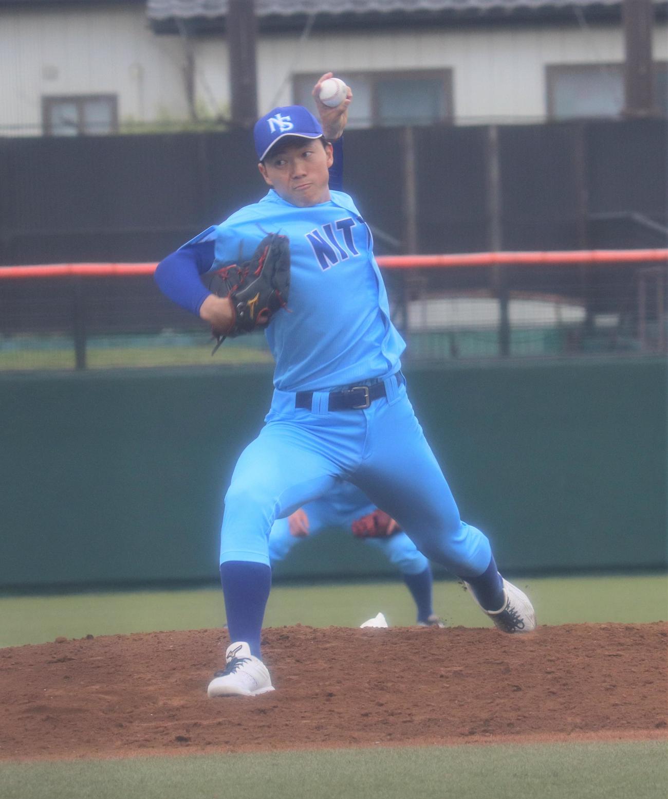 桜美林大対日体大　先発し力投する日体大・八田（撮影・星夏穂）