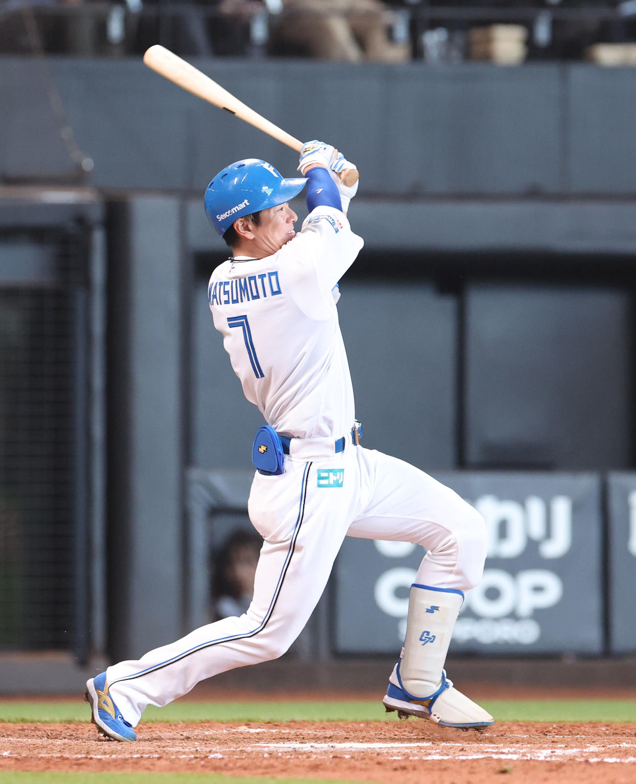 日本ハム対ソフトバンク　5回裏日本ハム1死二塁、松本剛は中前適時打を放つ（撮影・佐藤翔太）