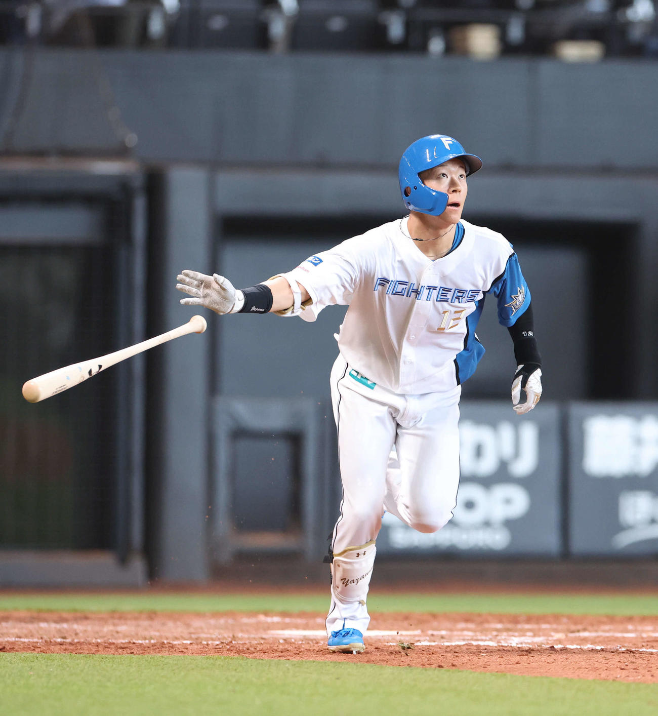 日本ハム対ソフトバンク　5回裏日本ハム無死、矢沢はプロ初となる本塁打を右越えに放つ（撮影・佐藤翔太）
