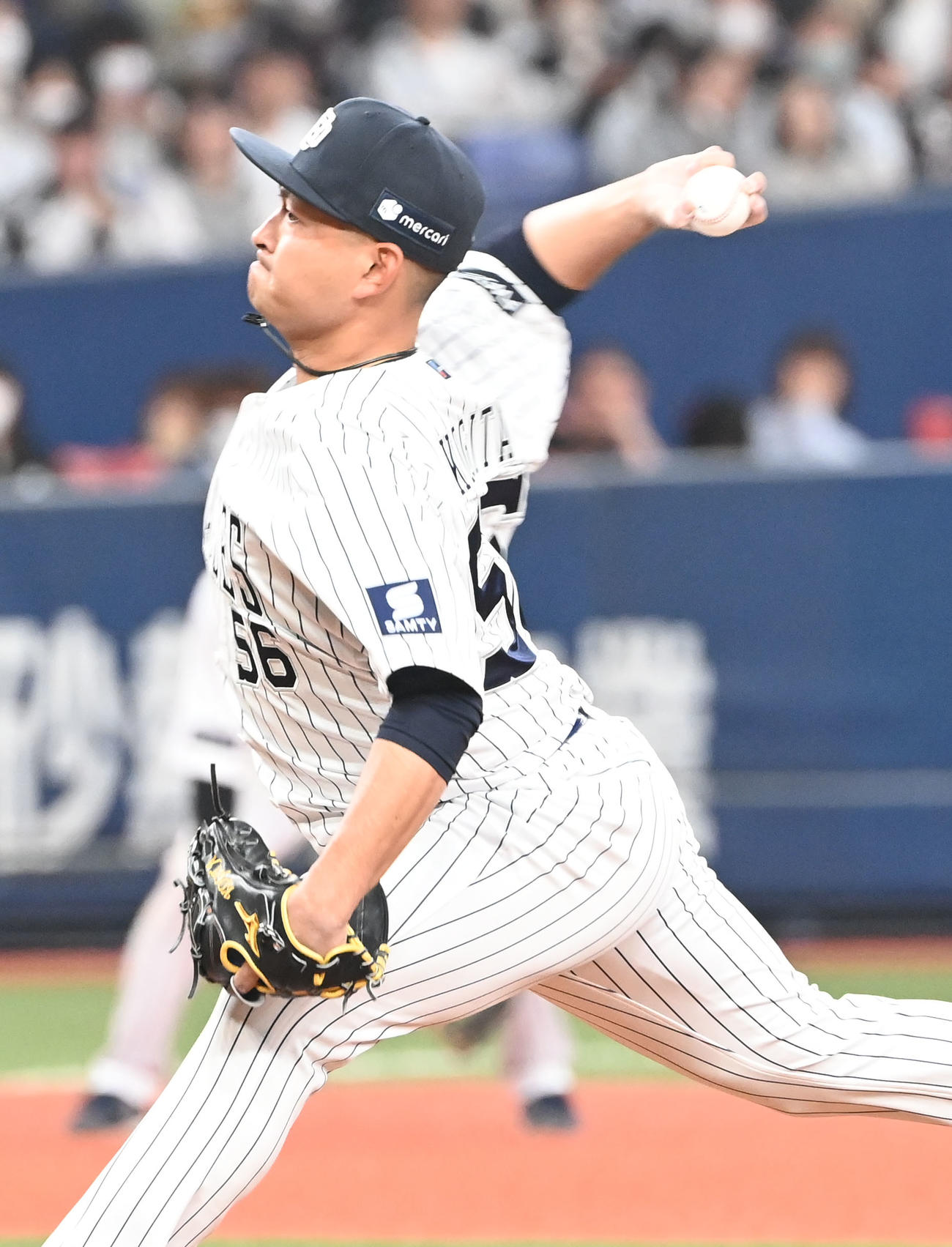 オリックス対ロッテ　11回に登板するオリックス小木田（撮影・和賀正仁）