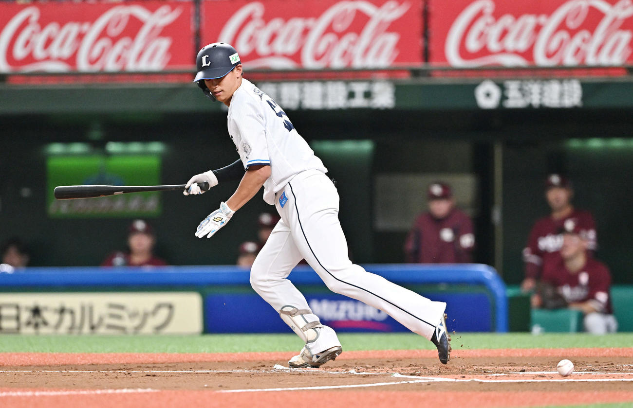 西武対楽天　1回裏西武1死、西川愛也は空振り三振に倒れる（撮影・滝沢徹郎）