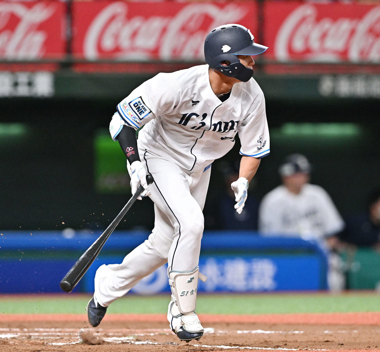 西武対楽天　7回裏西武無死、西川は中前打を放つ（撮影・滝沢徹郎）