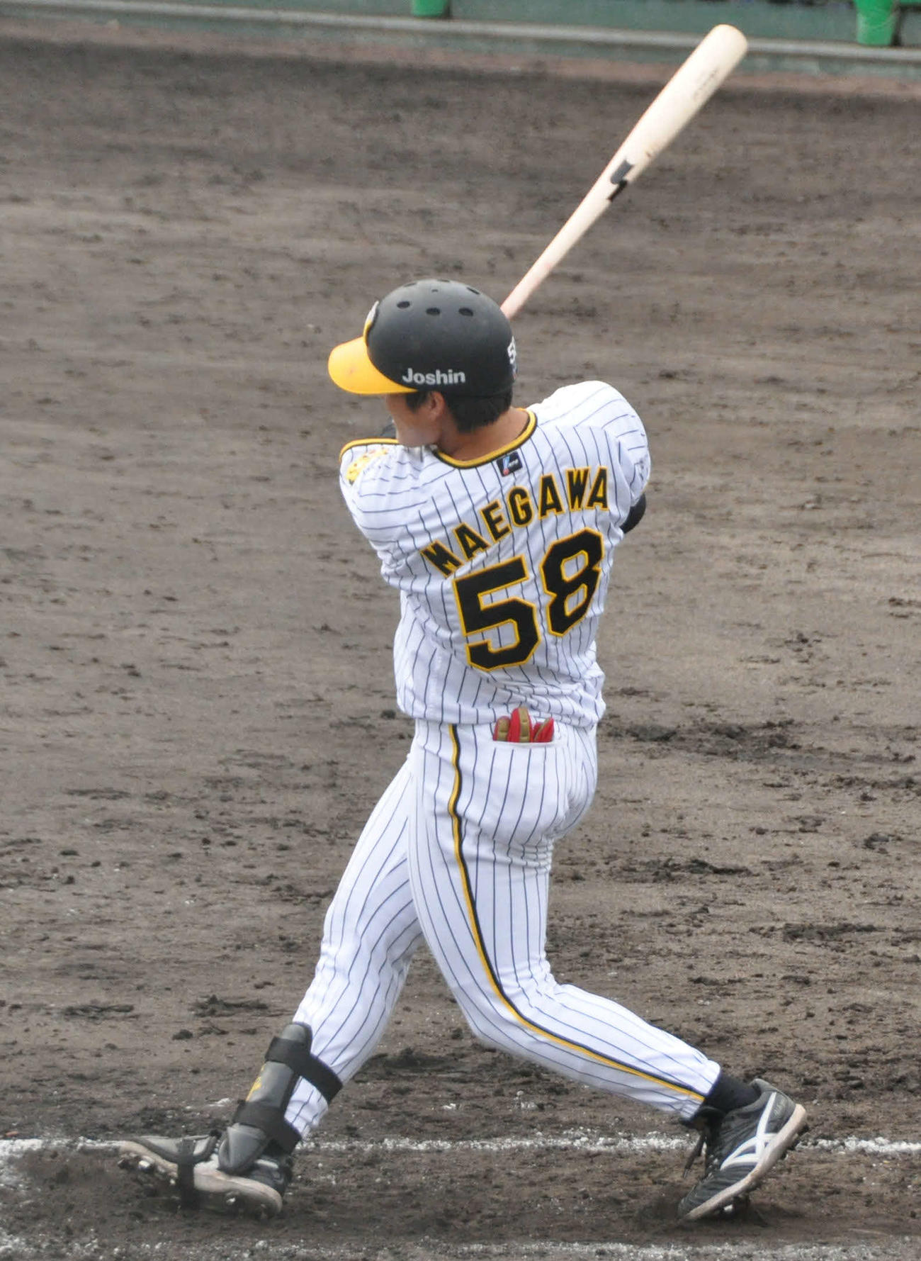 練習試合　阪神2軍対大和高田クラブ　7回阪神1死一、二塁。前川は一塁ベースを直撃する右翼への適時二塁打を放つ