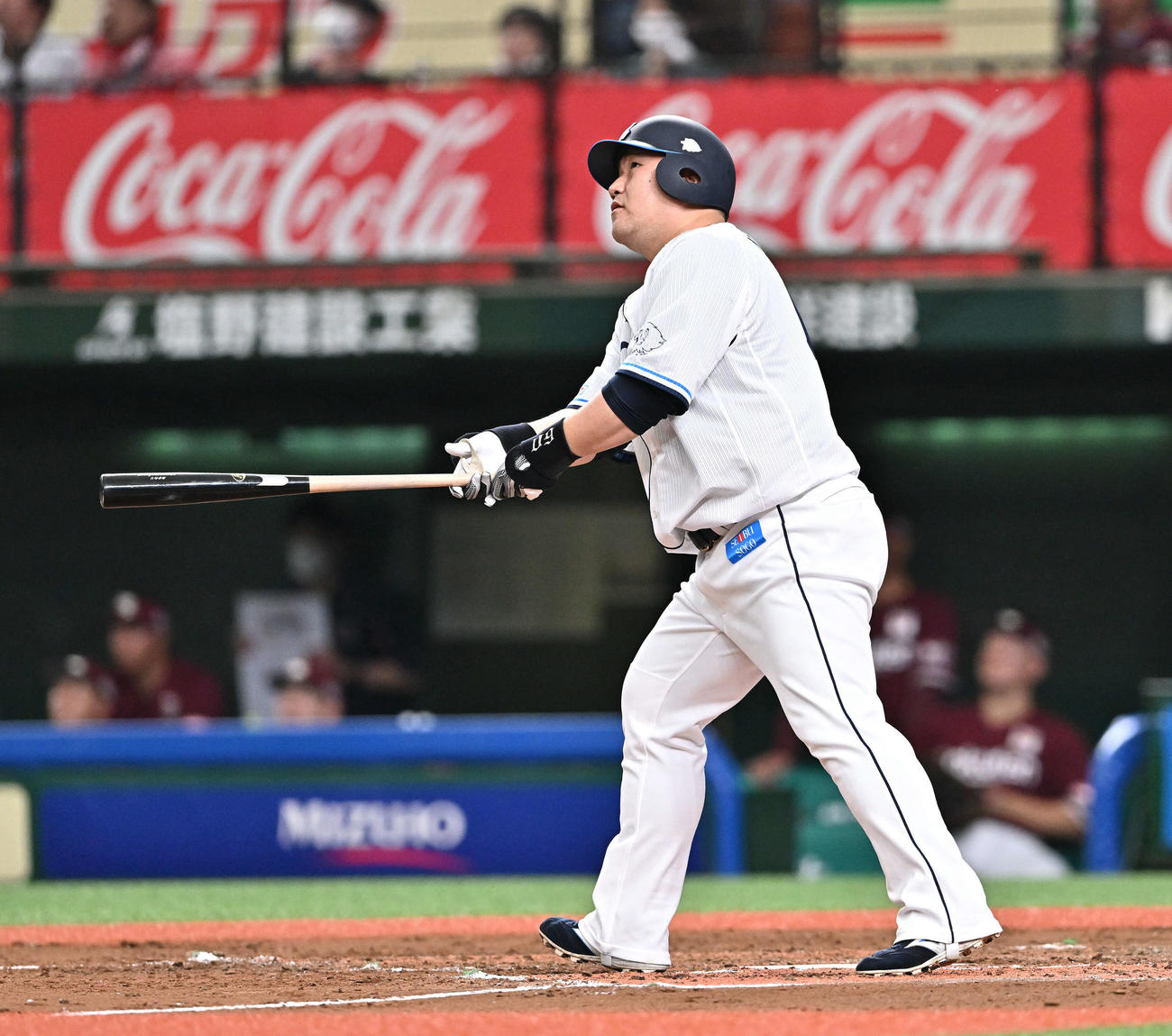 23年4月30日　西武対楽天　2回裏西武無死、中村は左越えソロ本塁打を放つ（撮影・滝沢徹郎）