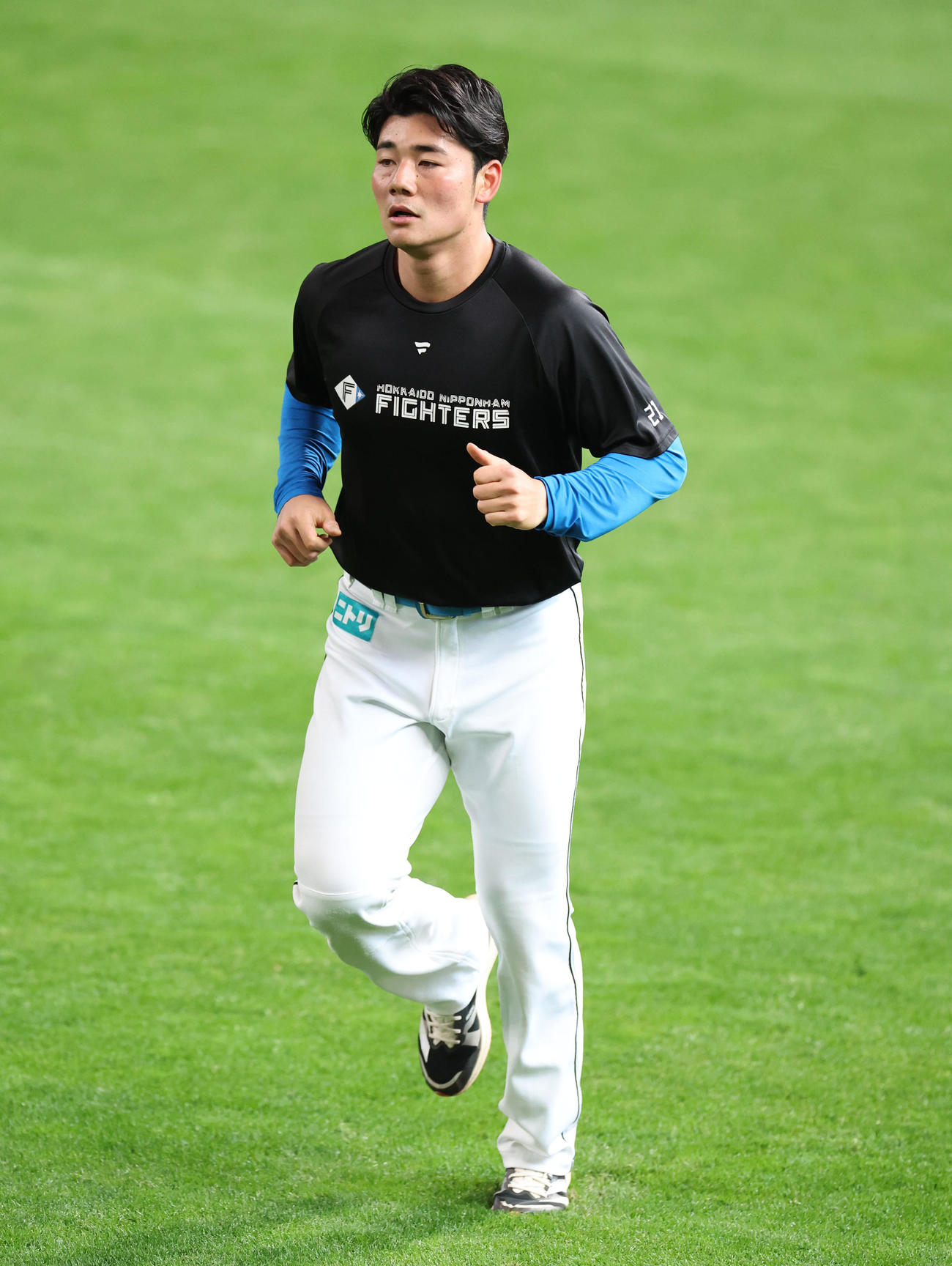 日本ハム対ソフトバンク　ランニングをする日本ハム清宮（2023年4月30日撮影）