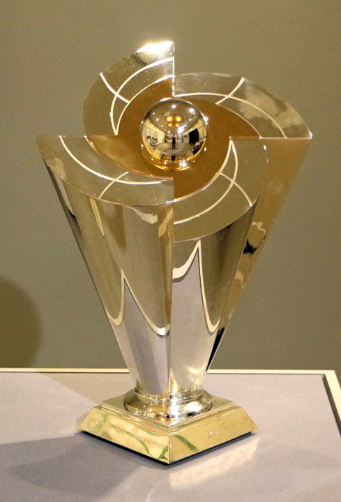 16日からのオリックス3連戦でZOZOマリンに展示されるWBC優勝トロフィー（球団提供）