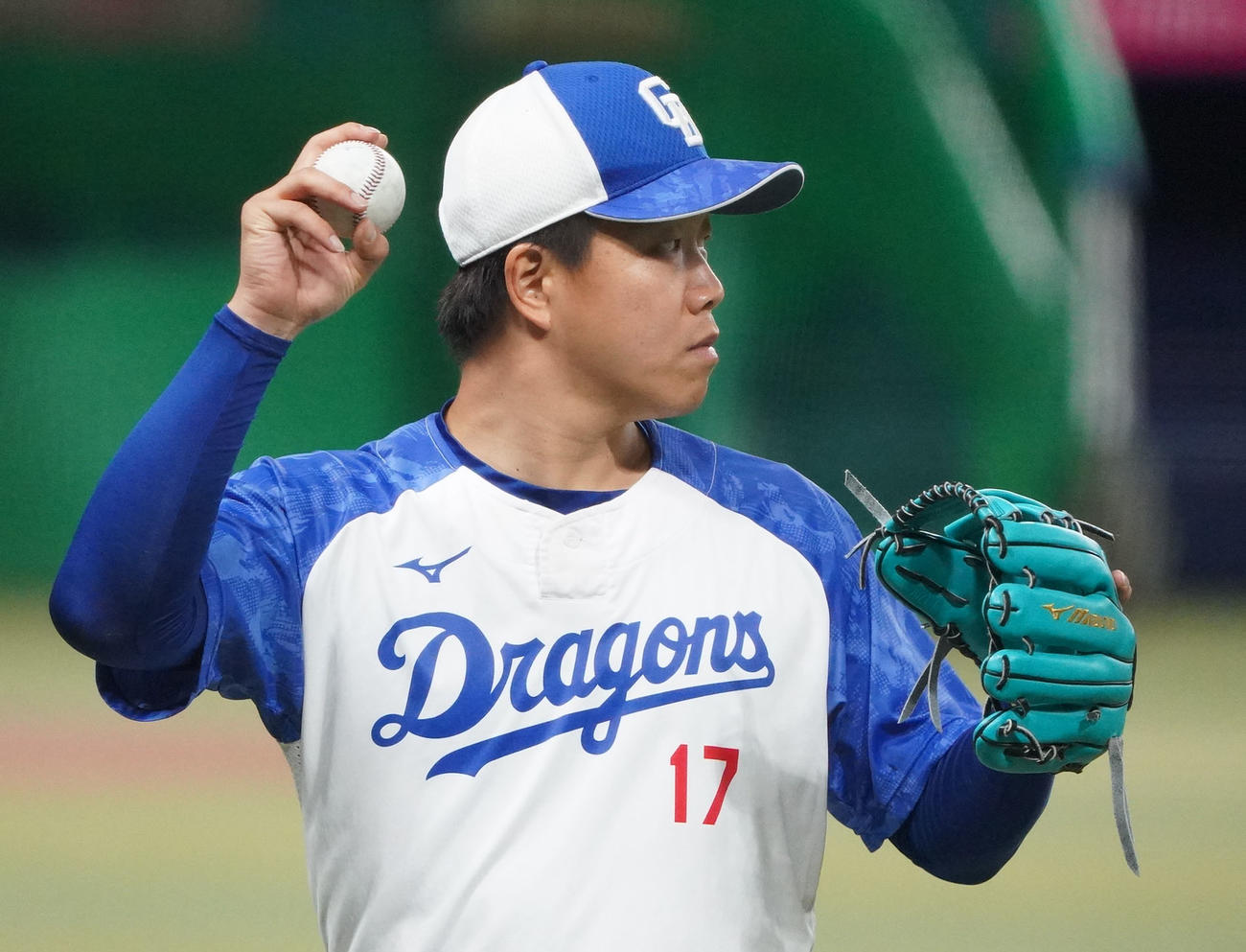 キャッチボールをする柳（撮影・森本幸一）