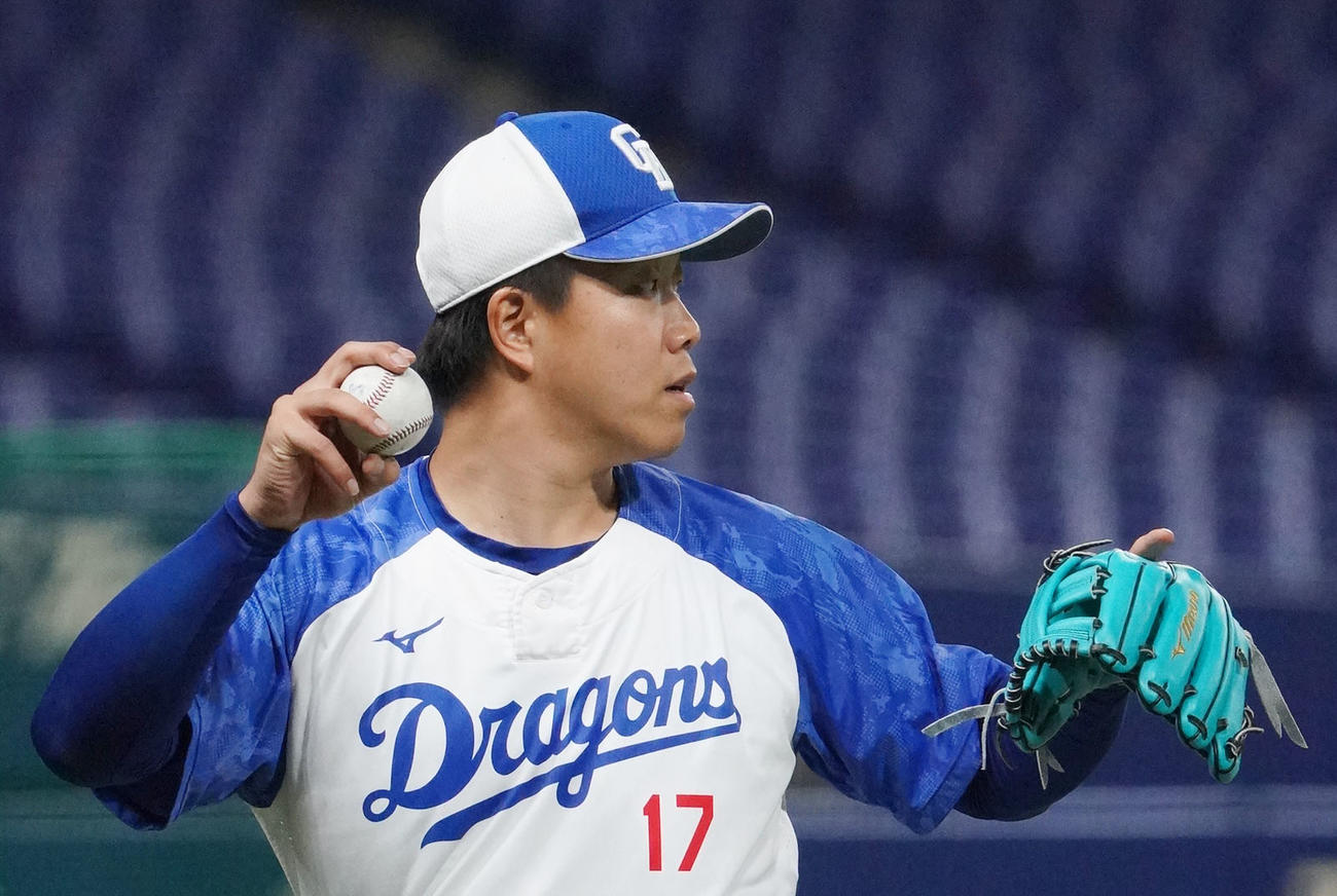 キャッチボールをする柳（撮影・森本幸一）