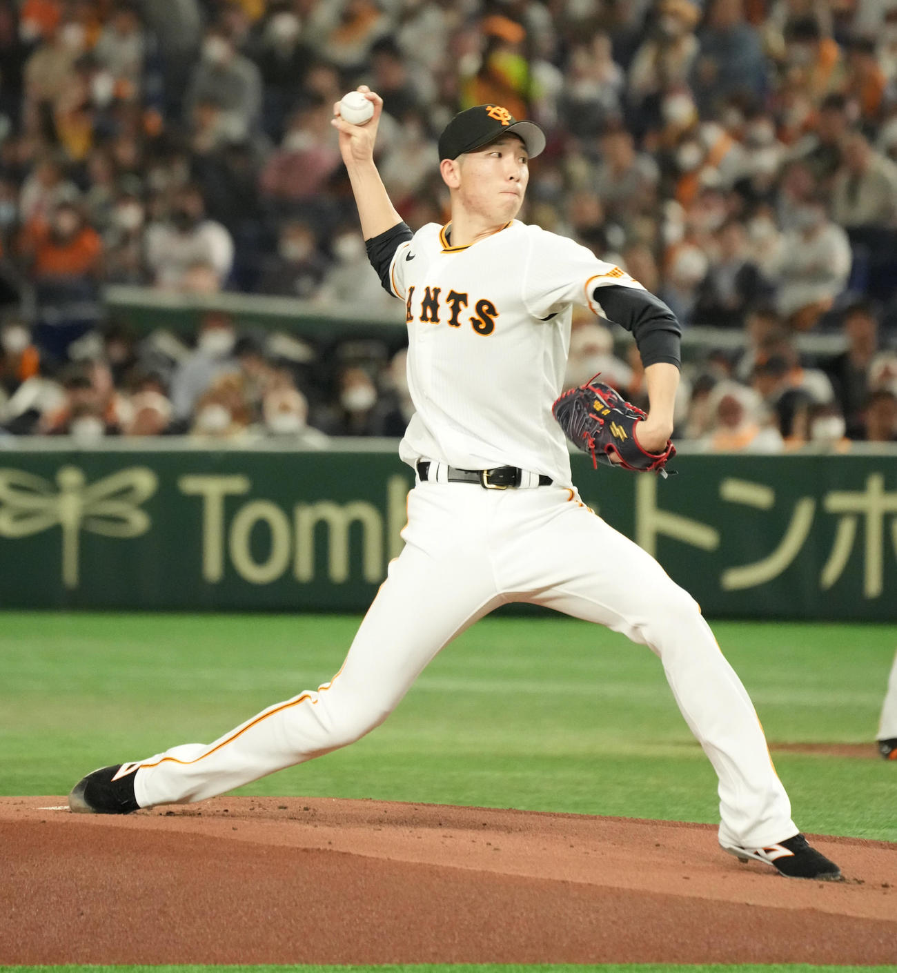巨人対ヤクルト　力投する巨人先発の戸郷（撮影・小沢裕）