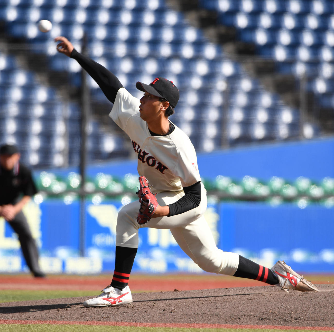 日大対亜大　先発した日大・市川（撮影・柴田隆二）