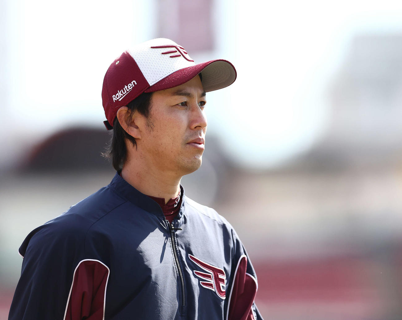 楽天対ロッテ　試合前、移動する楽天岸（撮影・河田真司）