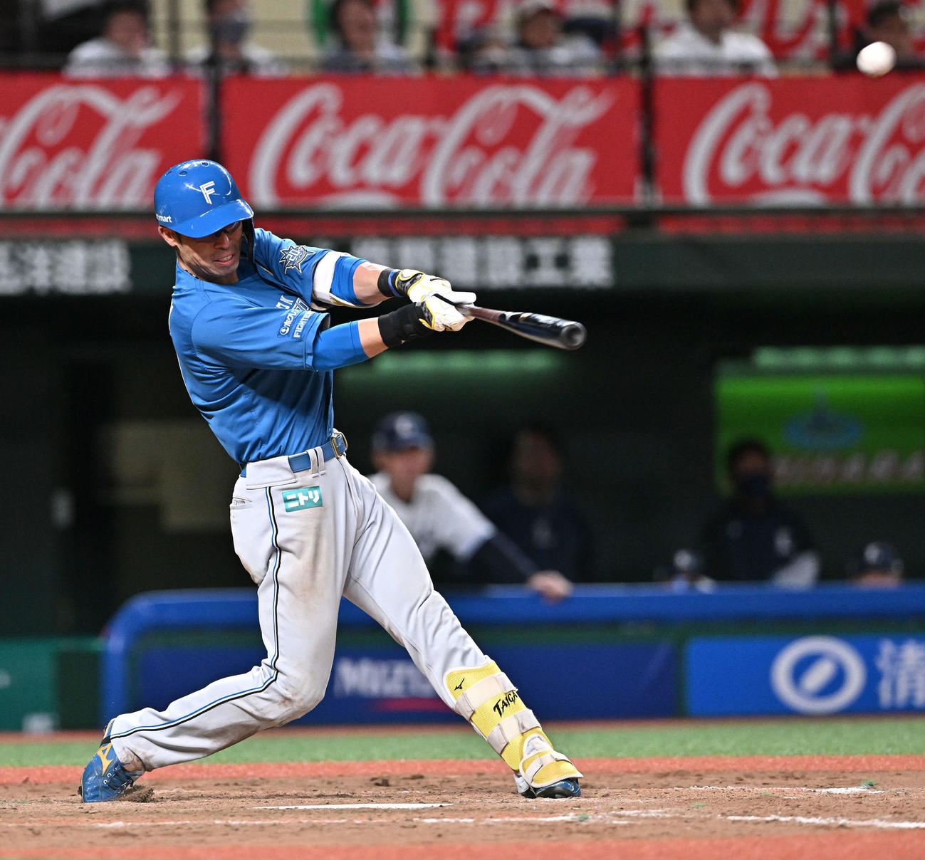 西武対日本ハム　9回表日本ハム無死一塁、江越は右適時三塁打を放つ（撮影・滝沢徹郎）