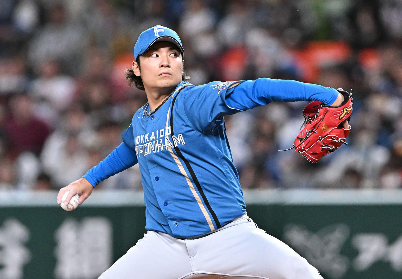 西武対日本ハム　力投する日本ハム先発の伊藤（撮影・滝沢徹郎）