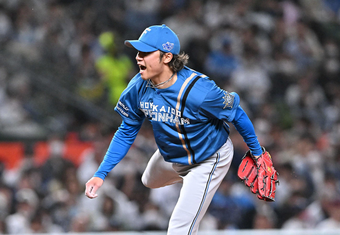 西武対日本ハム　気合の入った表情で力投する日本ハム先発の伊藤（撮影・滝沢徹郎）