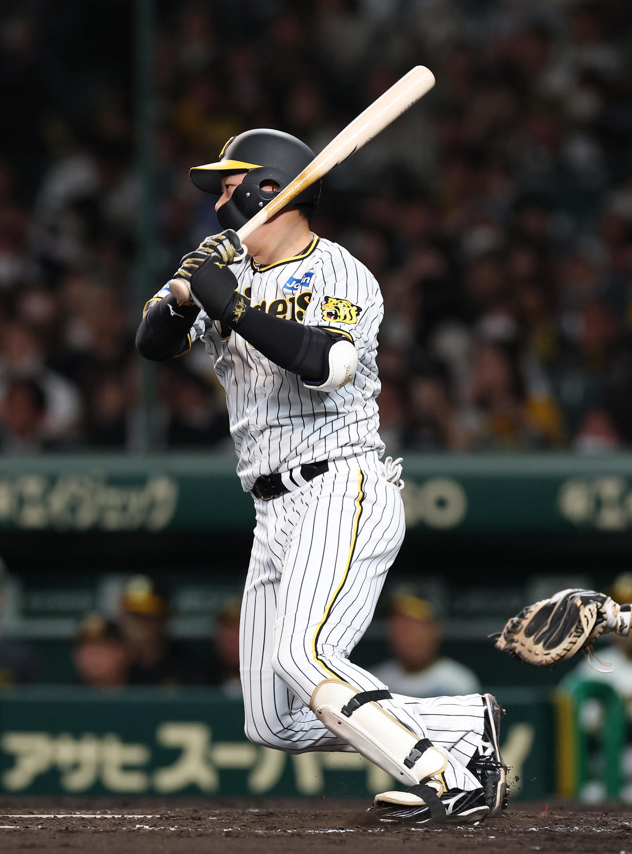 阪神対中日　4回裏阪神1死、右中間を放つ大山（撮影・前田充）