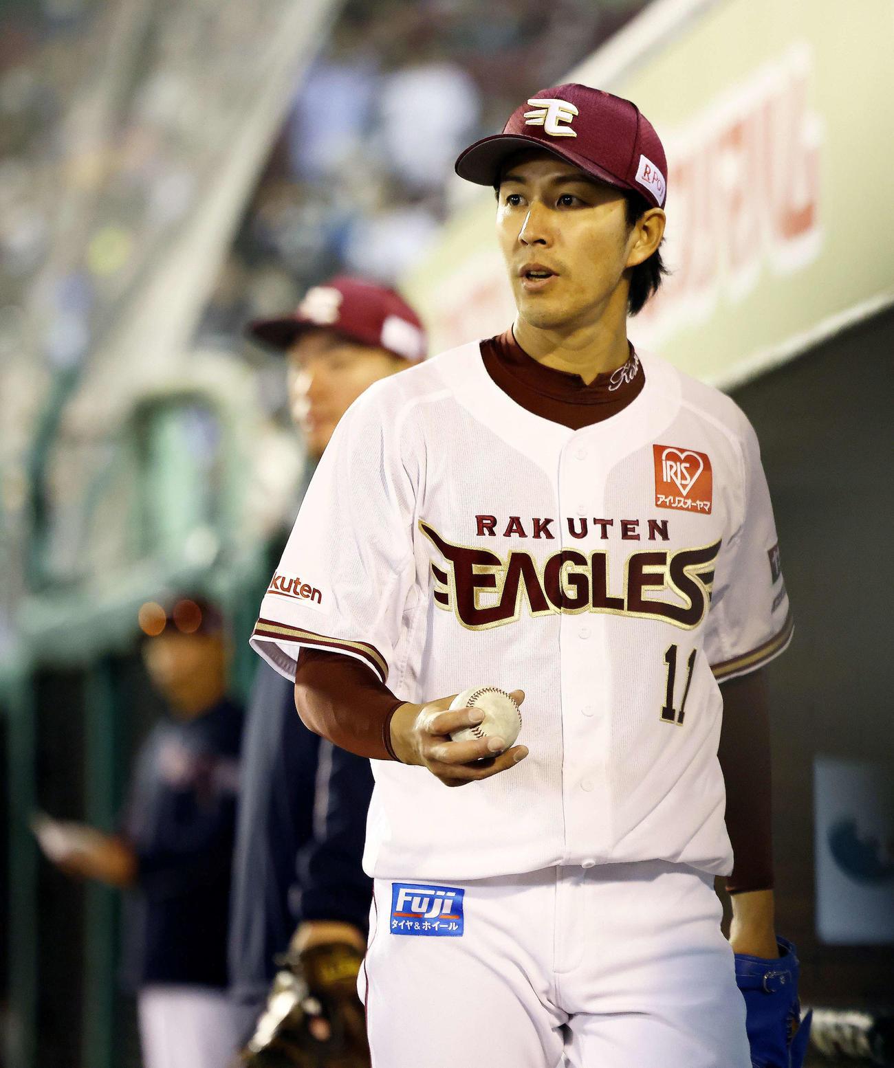 楽天対ロッテ　6回表を抑えベンチに戻る岸（撮影・河田真司）