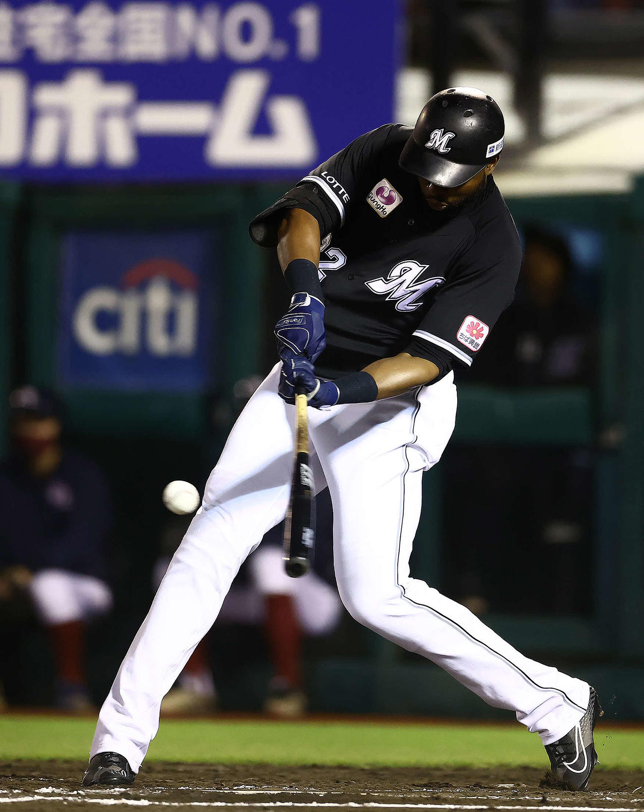 楽天対ロッテ　7回表ロッテ無死、右前打を放つポランコ（撮影・河田真司）