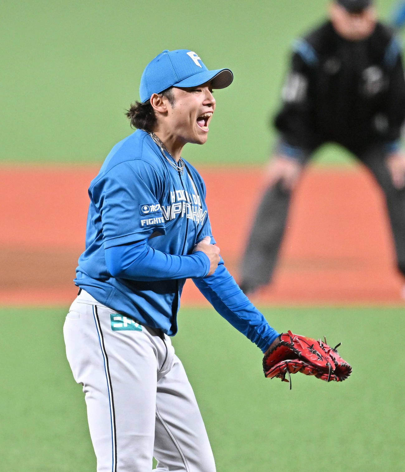 西武対日本ハム　7回裏西武2死一塁、中村を空振り三振に仕留め雄たけびを上げる伊藤（撮影・滝沢徹郎）