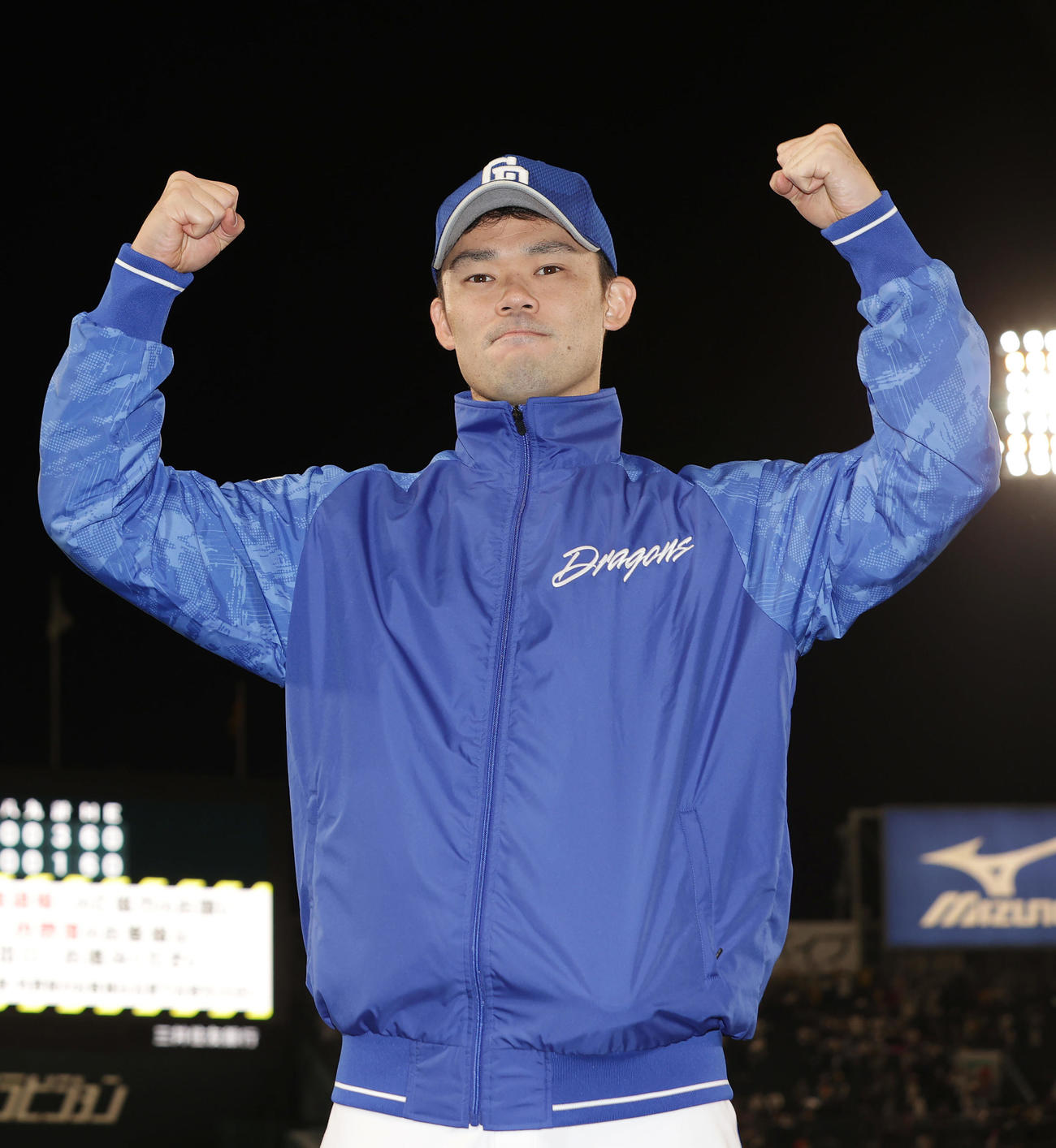 阪神対中日　阪神に勝利し両手でガッツポーズする中日福谷（撮影・前田充）