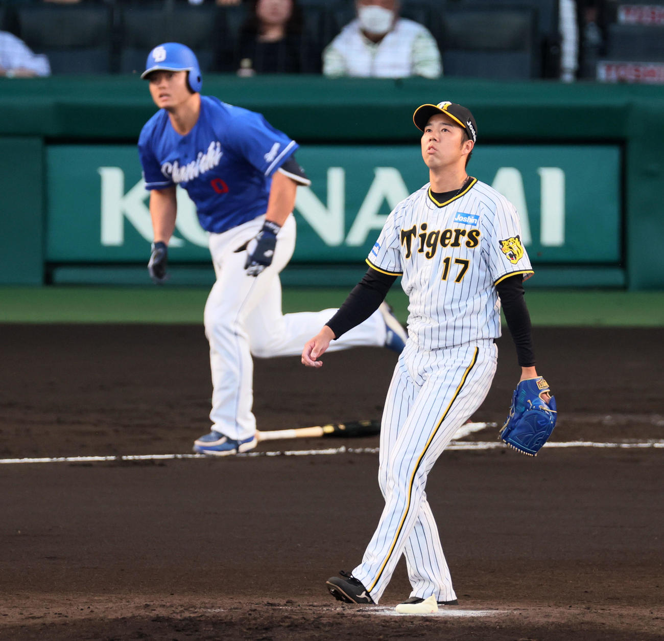 阪神対中日　1回表中日1死満塁、青柳は細川に右前先制適時打を浴びる（撮影・加藤哉）