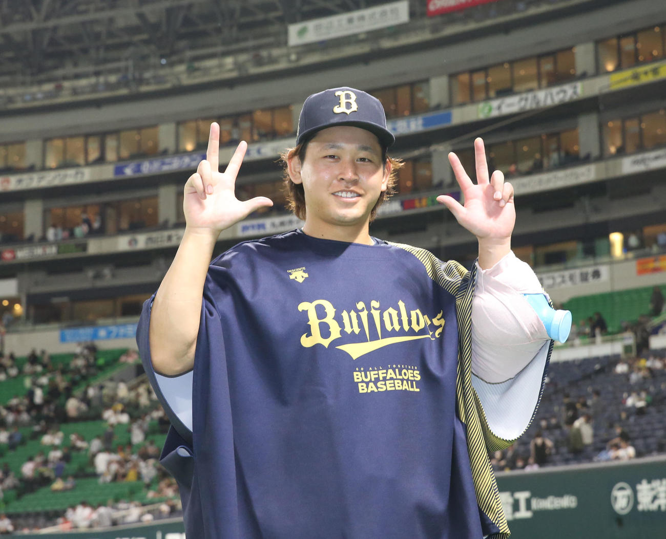 ソフトバンク対オリックス　ヒーローインタビューを終えて笑顔のオリックス宮城（撮影・冨田成美）