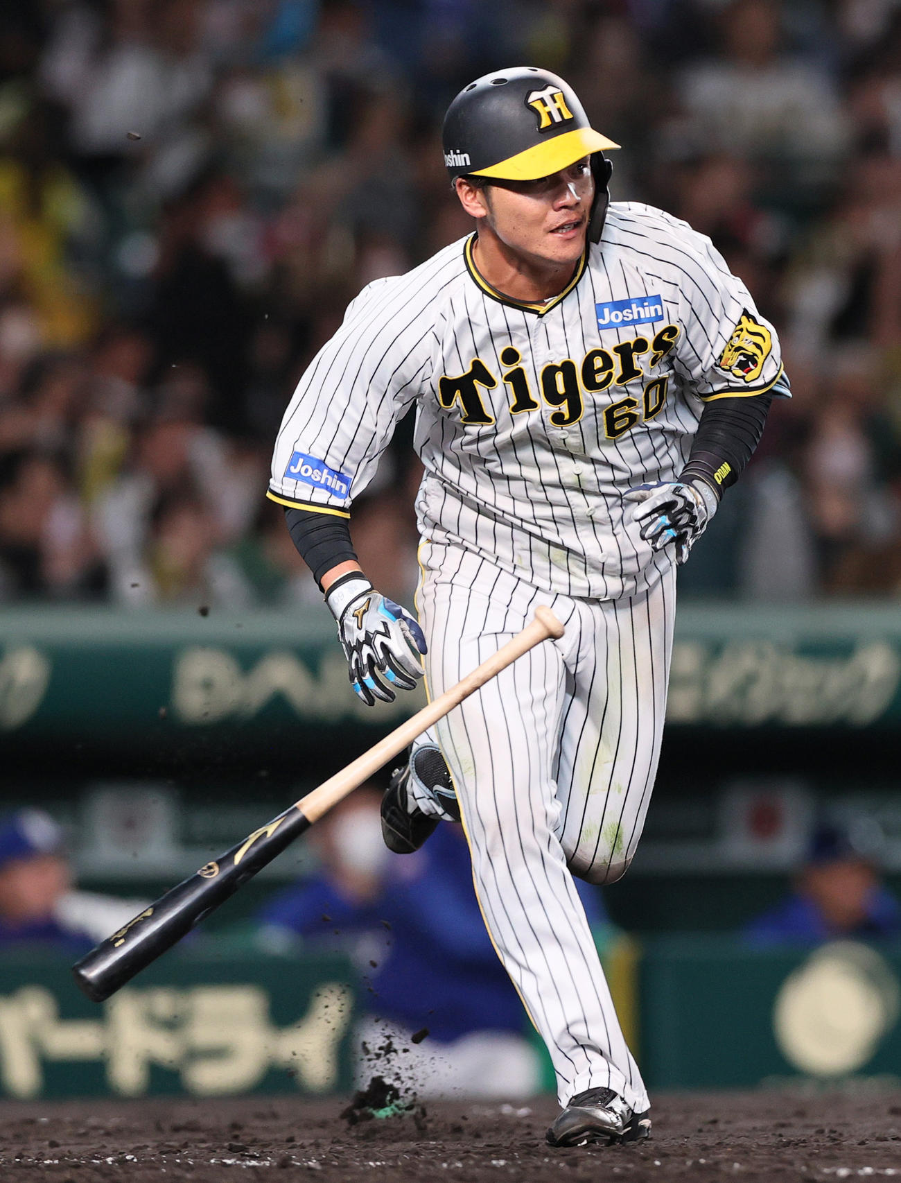 阪神対中日　7回裏阪神1死、小野寺は右前打を放つ（撮影・上山淳一）