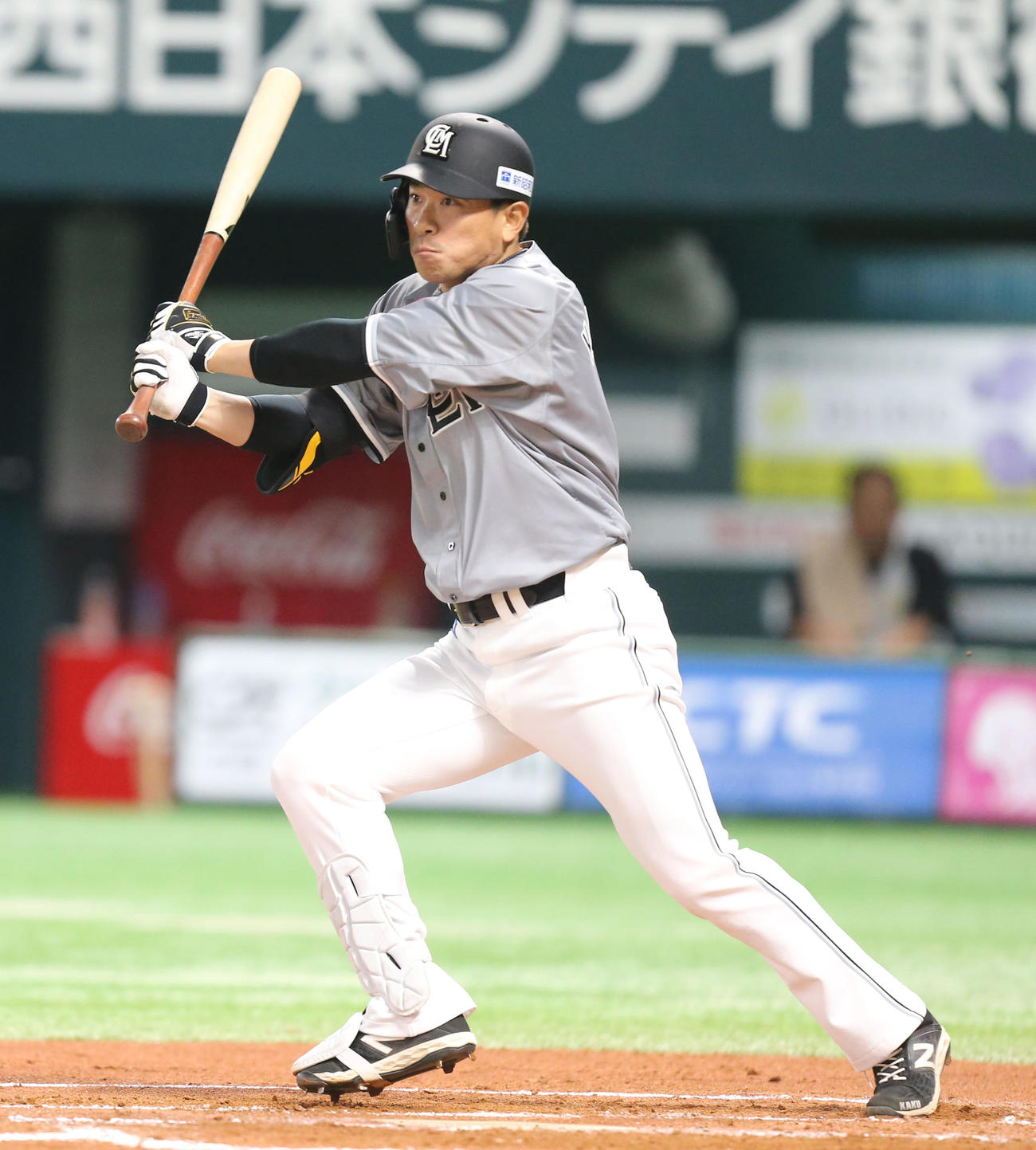 適時打を放つロッテ角中（23年4月2日撮影）