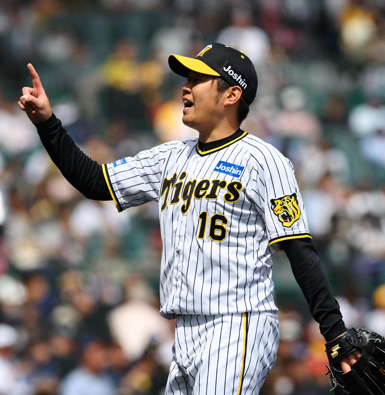 阪神対中日　1回表を終えベンチに戻る西勇（撮影・藤尾明華）