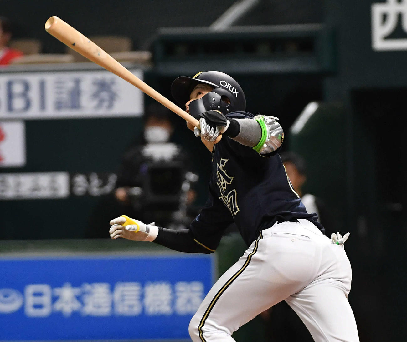 ソフトバンク対オリックス　2回表オリックス2死一、三塁、中川圭は左越え3点本塁打を放つ（撮影・岩下翔太）
