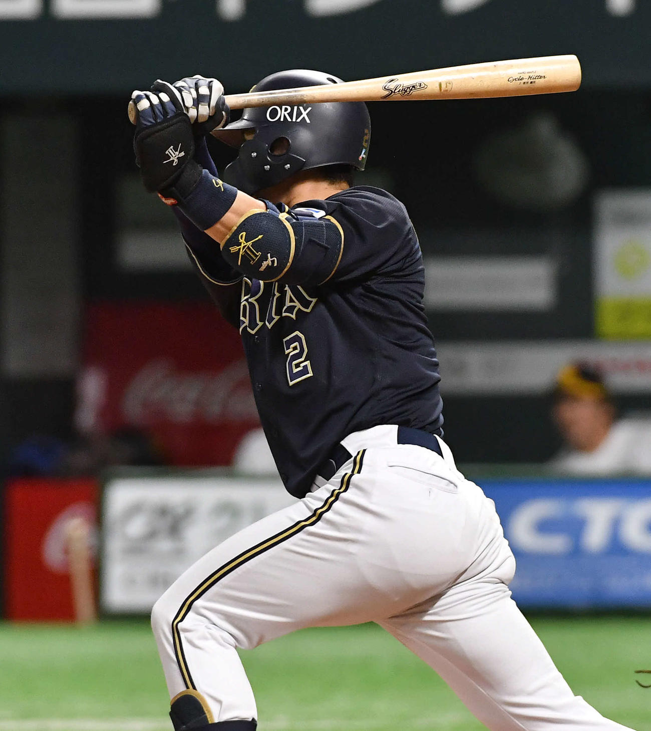 ソフトバンク対オリックス　2回表オリックス1死一塁、若月は右翼線二塁打を放つ（撮影・岩下翔太）