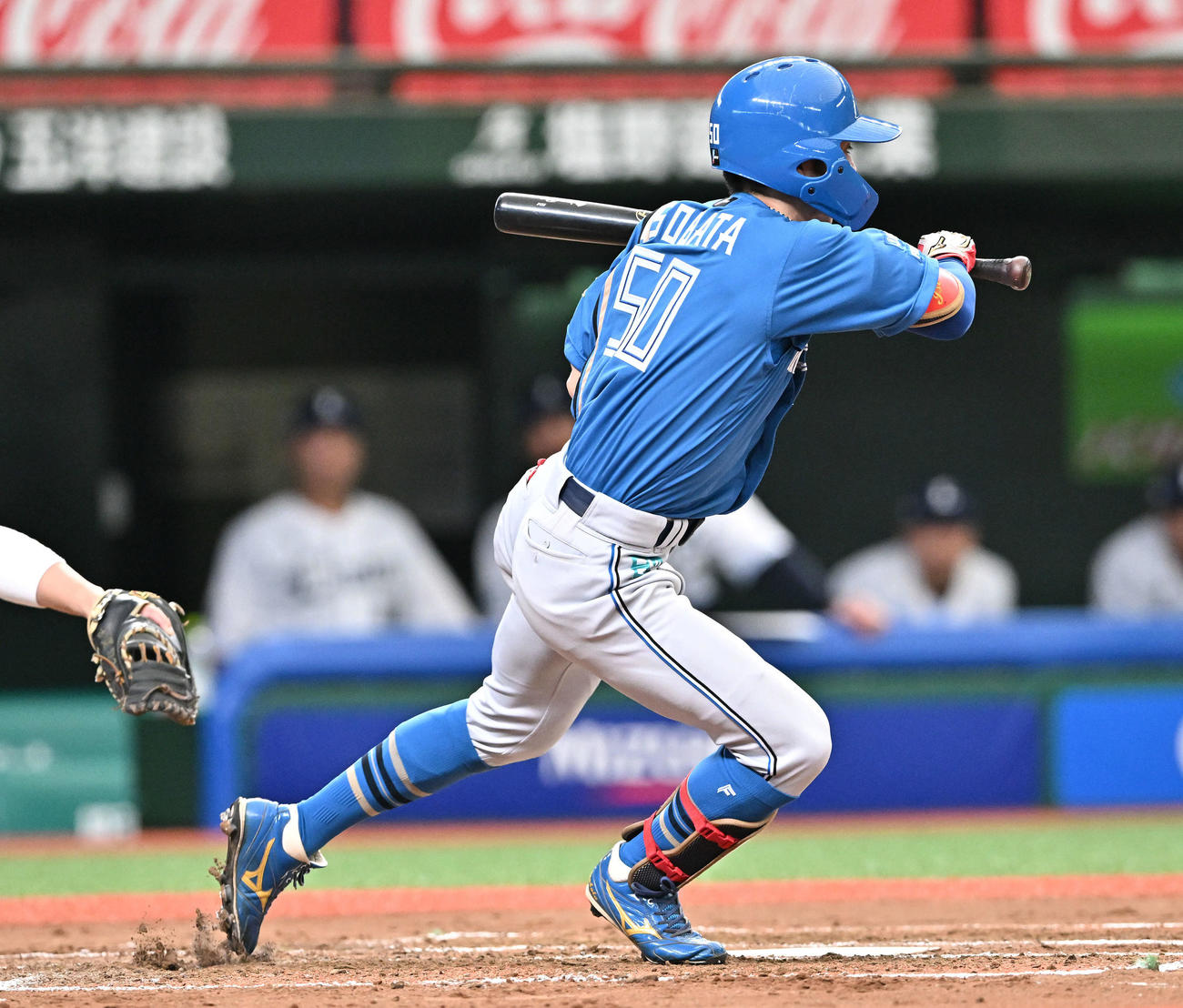 西武対日本ハム　7回表日本ハム無死二塁、五十幡は投手内野安打を放つ（撮影・滝沢徹郎）