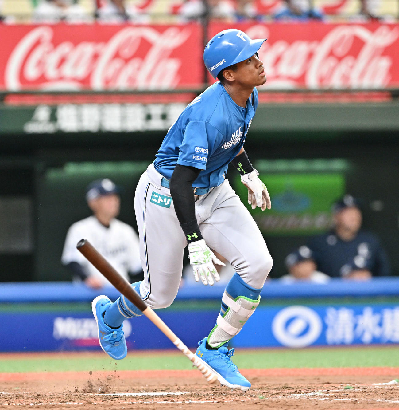 西武対日本ハム　4回表日本ハム無死、万波は右中間へ二塁打を放つ（撮影・滝沢徹郎）