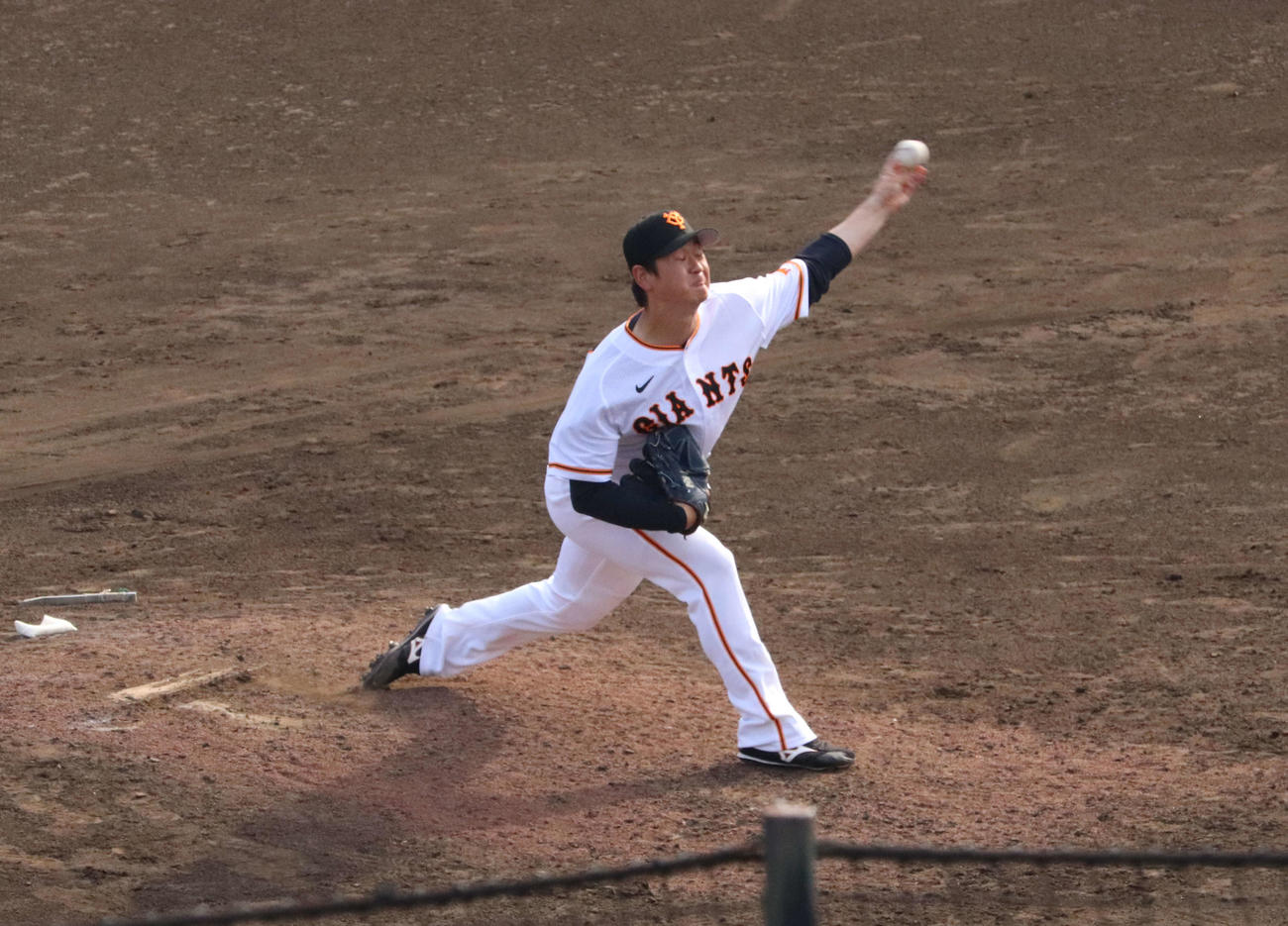 2軍戦に登板し、1回無失点に抑えた巨人中川（撮影・小早川宗一郎）