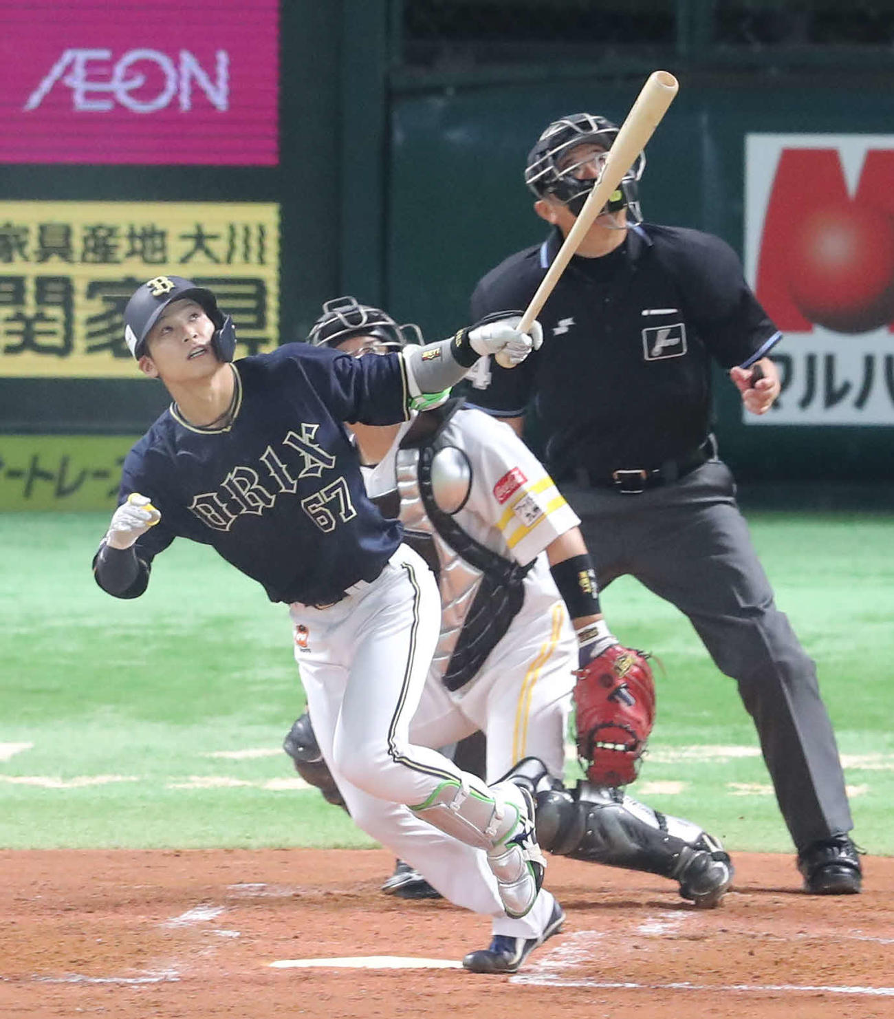 ソフトバンク対オリックス　2回表オリックス2死一、三塁、中川圭は左越え勝ち越し3点本塁打を放つ（撮影・梅根麻紀）